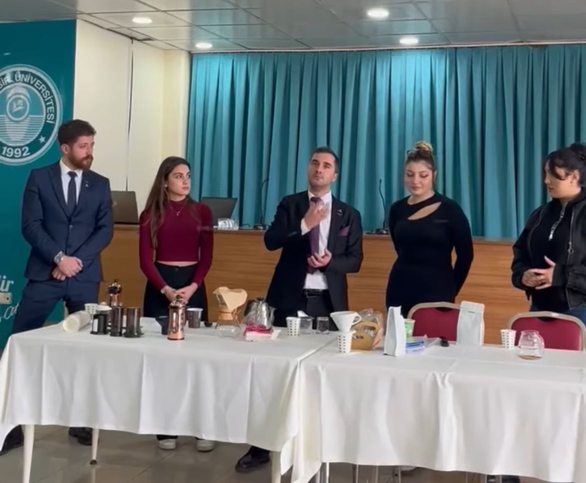 Burhaniye Uygulamalı Bilimler Fakültesi'nde Kariyer Günleri ve Kahve Demleme Workshop'u Yapıldı 5