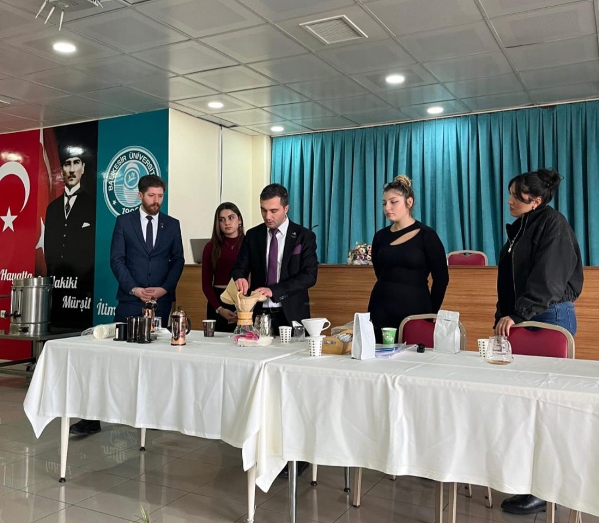 Burhaniye Uygulamalı Bilimler Fakültesi'nde Kariyer Günleri ve Kahve Demleme Workshop'u Yapıldı 2