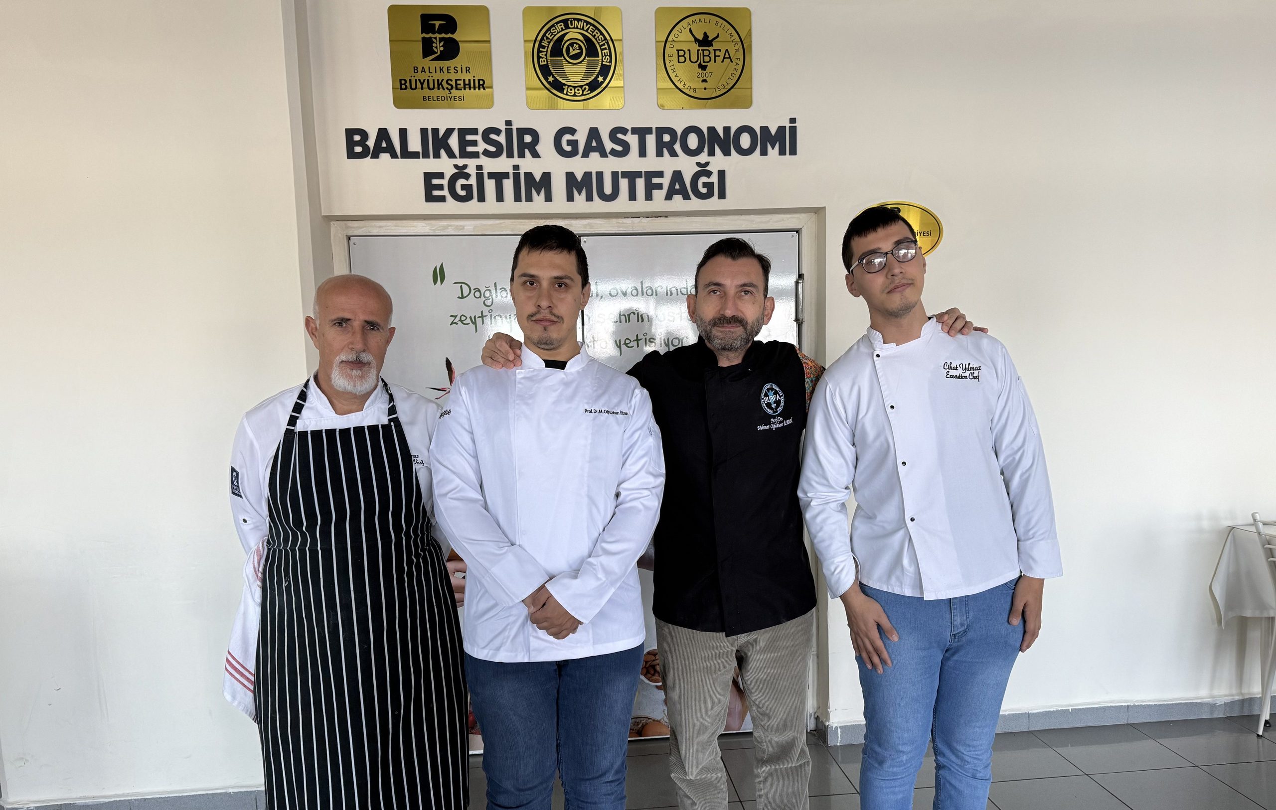 Balıkesir'de Üniversite Öğrencileri, Zihinsel Engellilerle Sokak Hayvanları İçin Mama Hazırladı 5