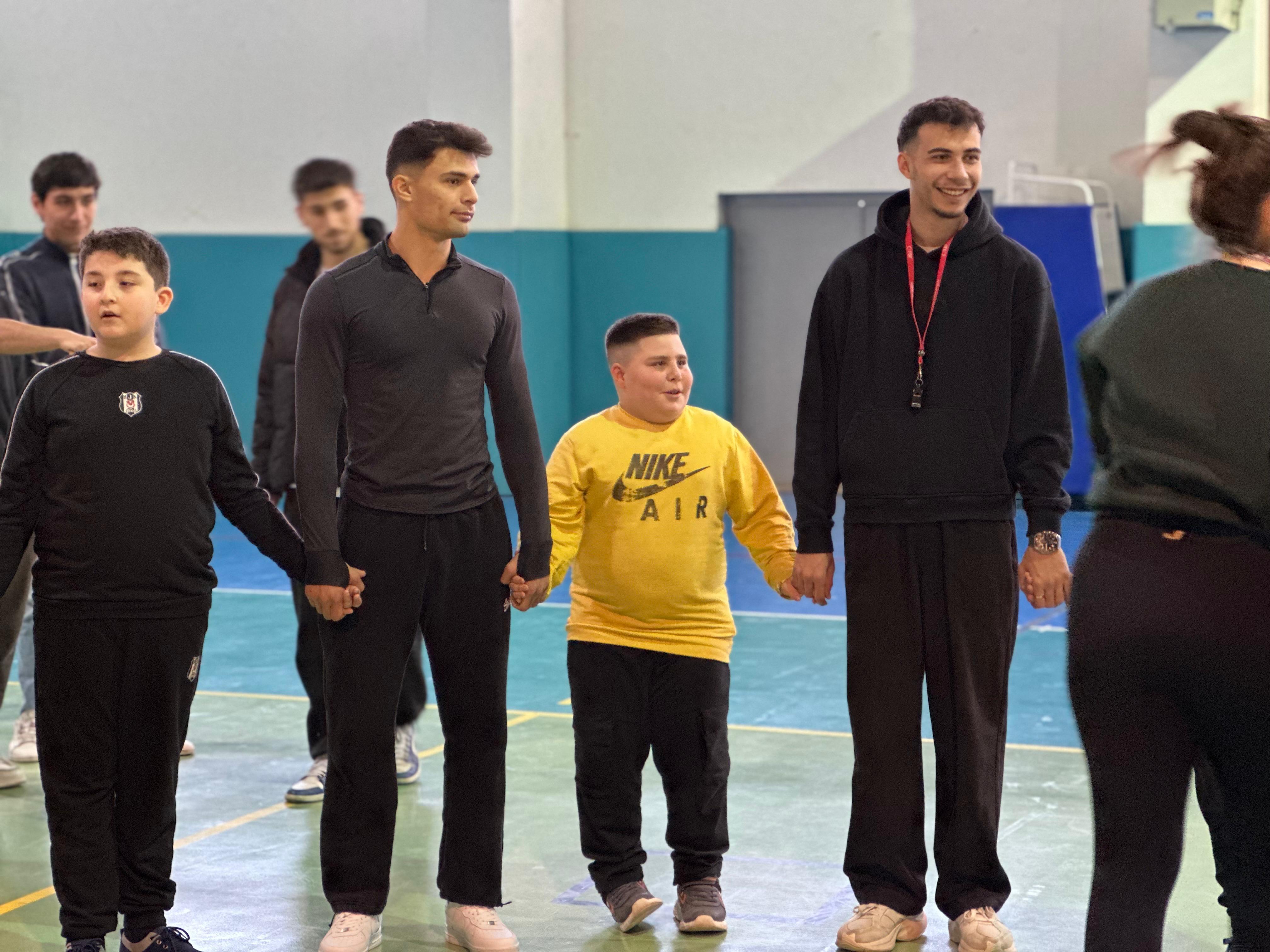 “Sporla Gülümsüyoruz-Güçlü Bedenler, Mutlu Yüzler” Projesi İlk Dersini yaptı. 2