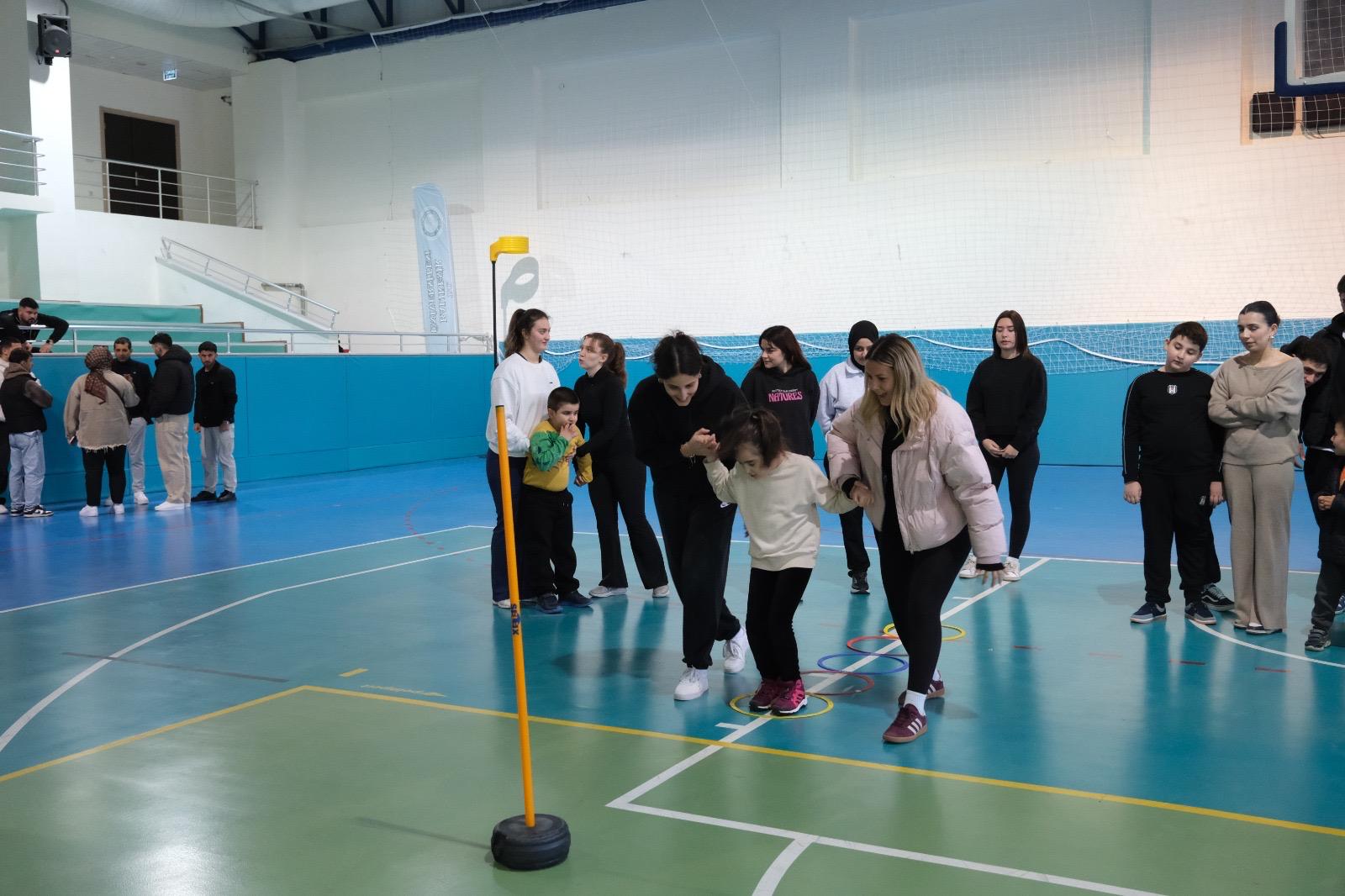 "Sporla Gülümsüyoruz – Güçlü Bedenler, Mutlu Yüzler” sloganıyla bir araya geldik.  4