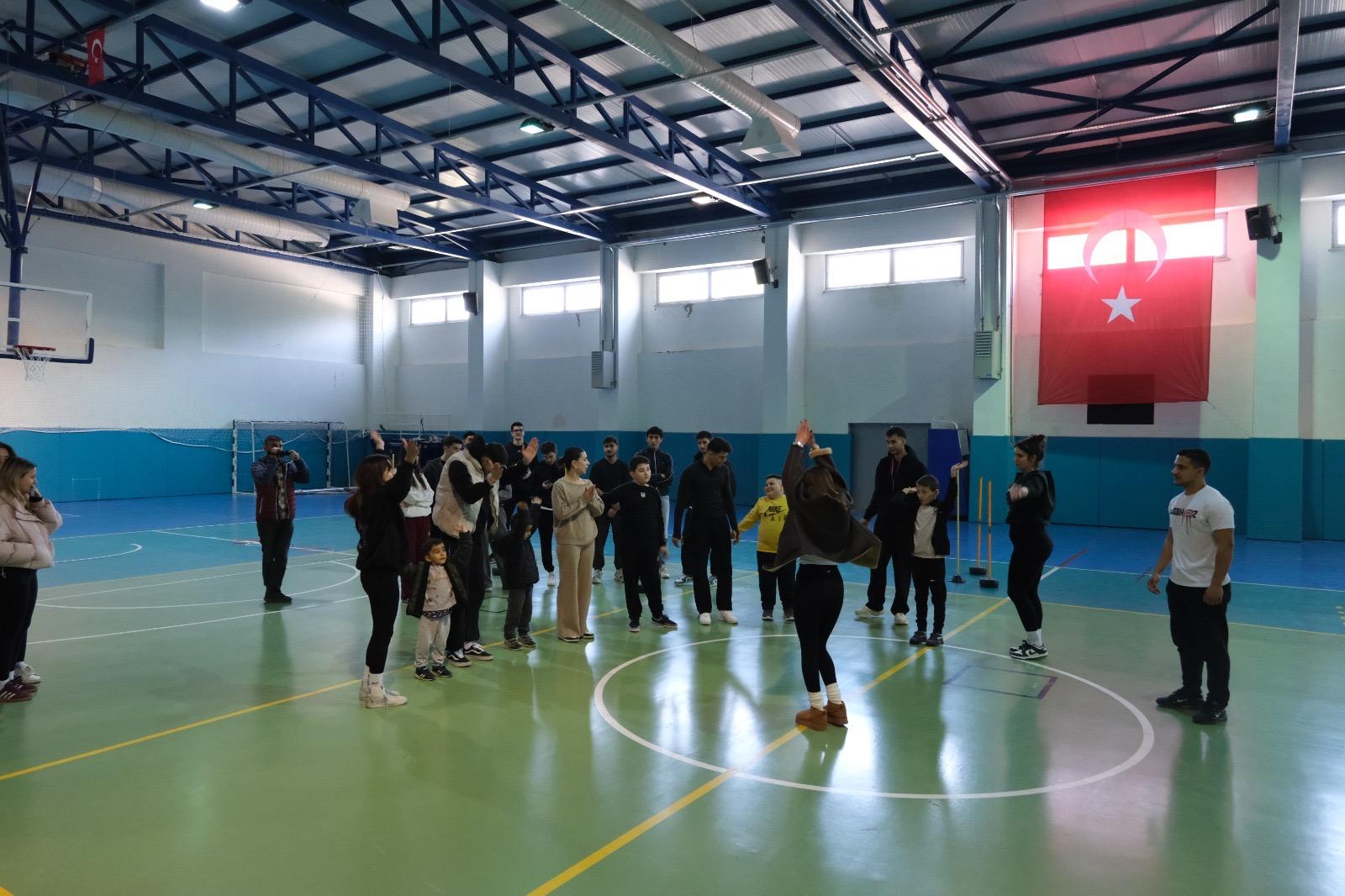 "Sporla Gülümsüyoruz – Güçlü Bedenler, Mutlu Yüzler” sloganıyla bir araya geldik.  2