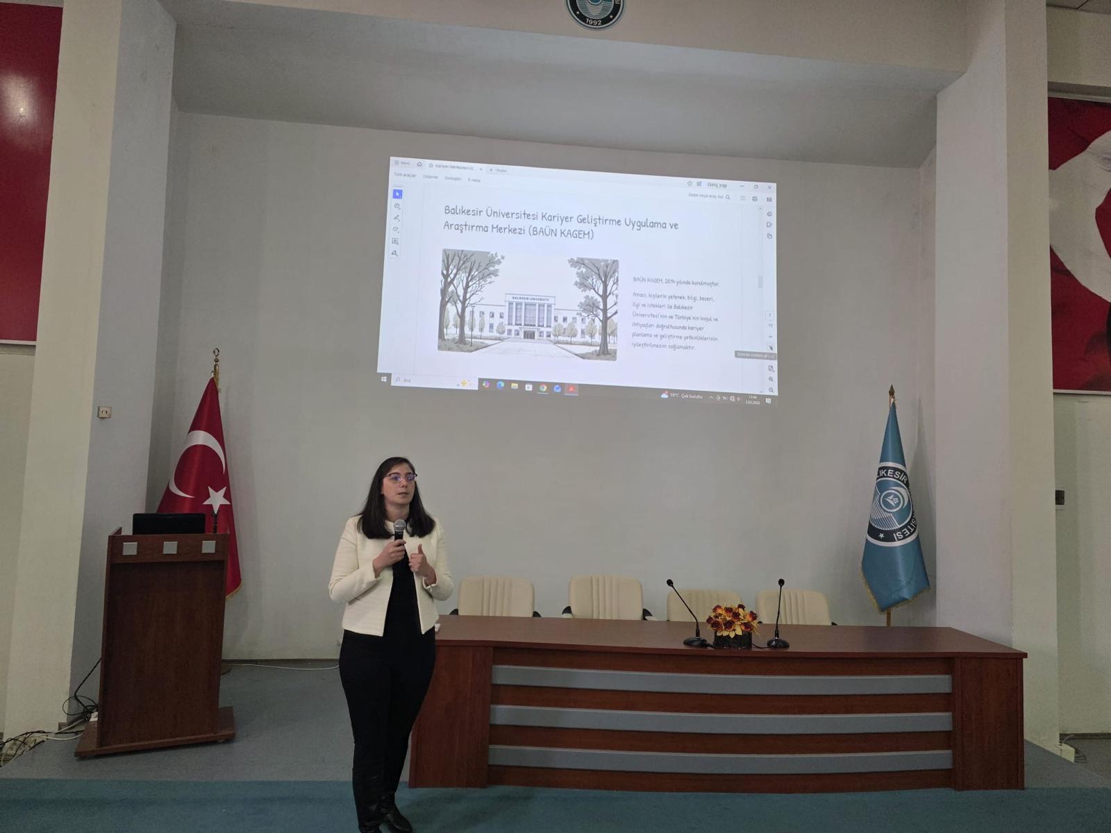 Kariyer Merkezleri: Geleceğe Yön Veren Köprüler Semineri-Fen Edebiyat Fakültesi 3