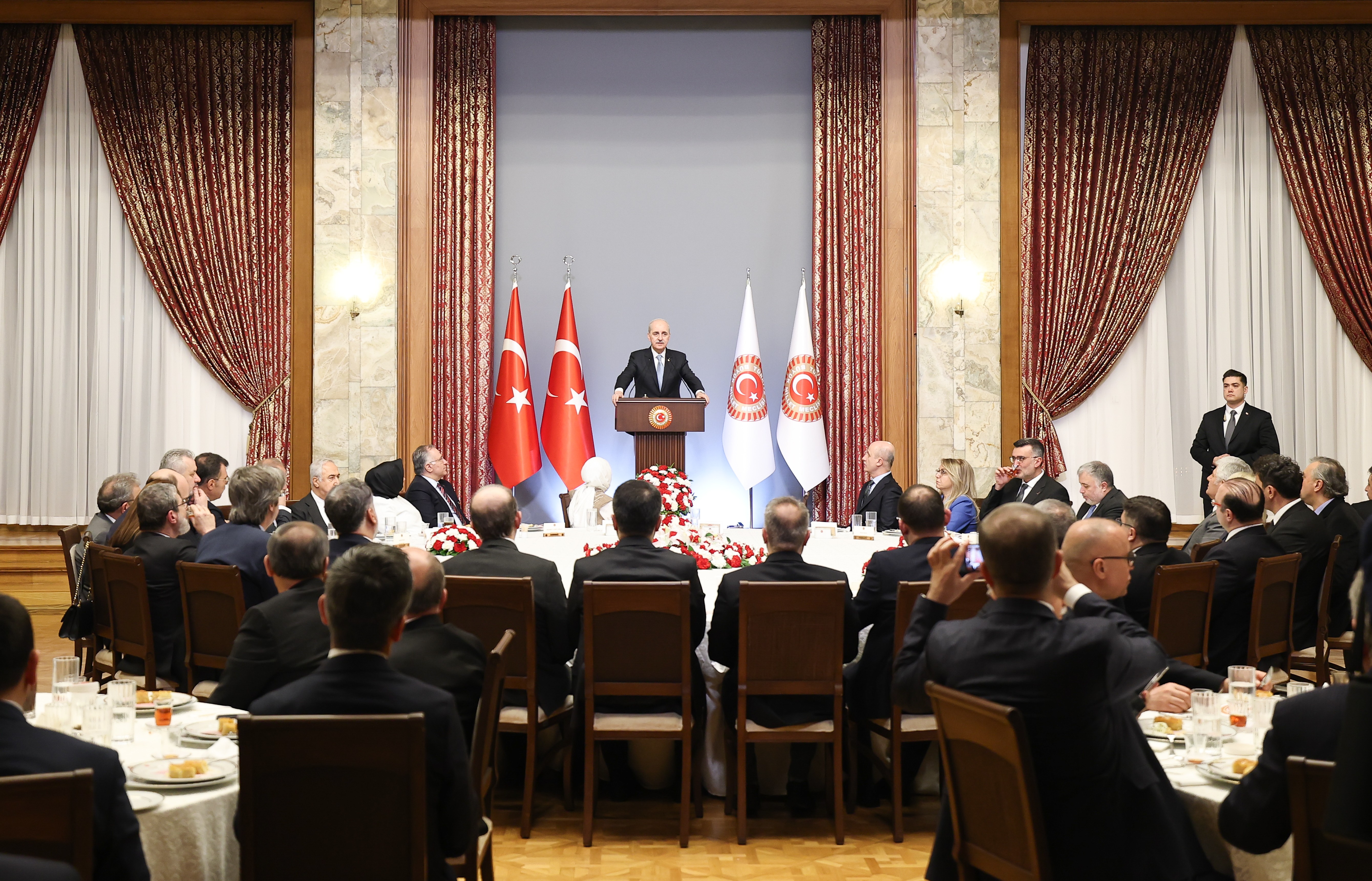 Rektör Oğurlu, TBMM Başkanı Kurtulmuş’un Ev Sahipliğinde Düzenlenen Rektörlerle İftar Programına Katıldı 3