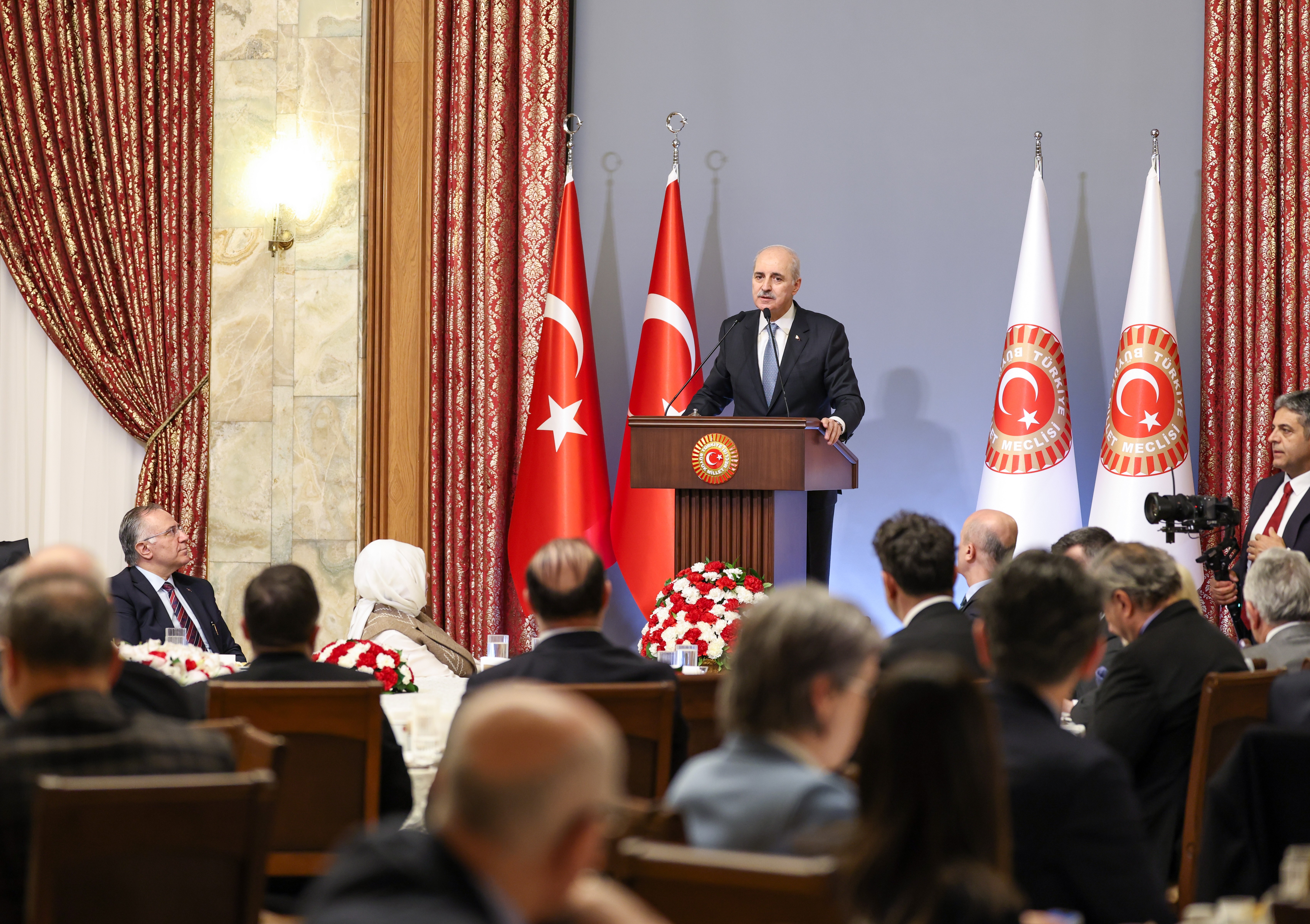 Rektör Oğurlu, TBMM Başkanı Kurtulmuş’un Ev Sahipliğinde Düzenlenen Rektörlerle İftar Programına Katıldı 4