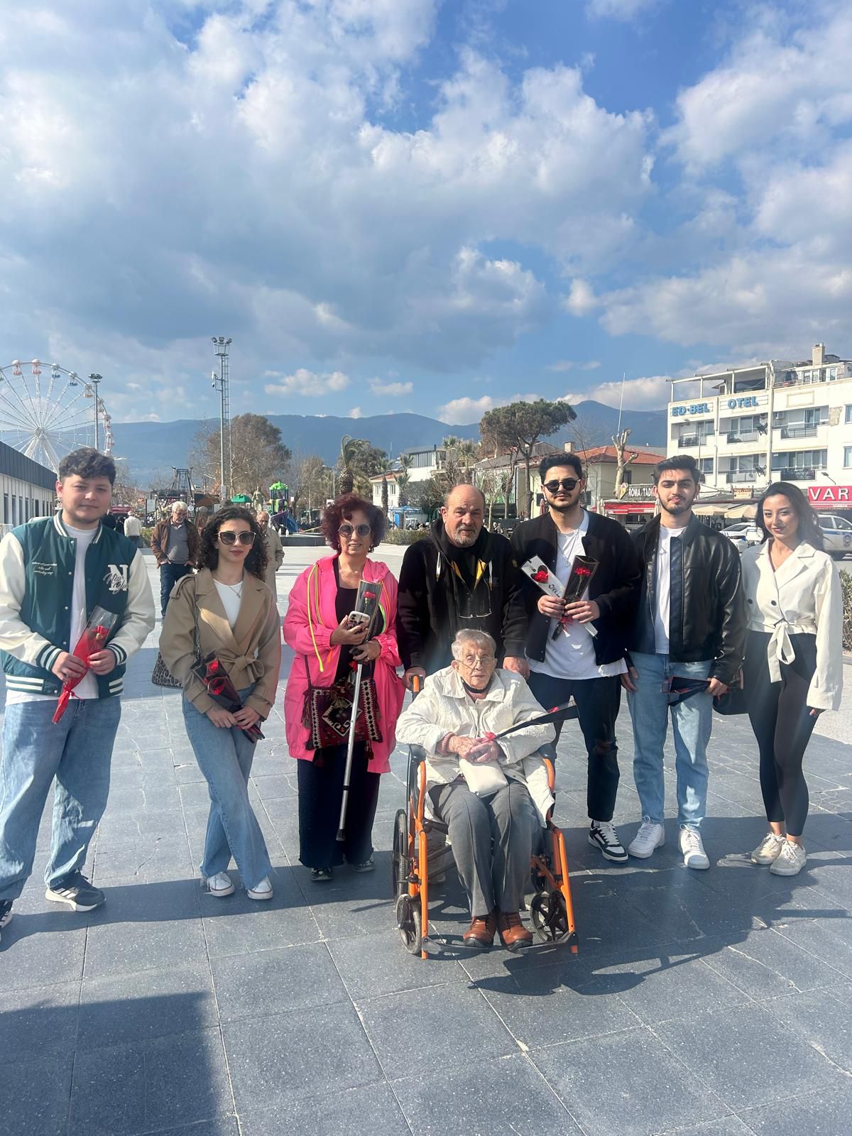 Bir Çiçek Bir Tebessüm Projesiyle Kadınlar Gününde Farkındalık Etkinliği 10