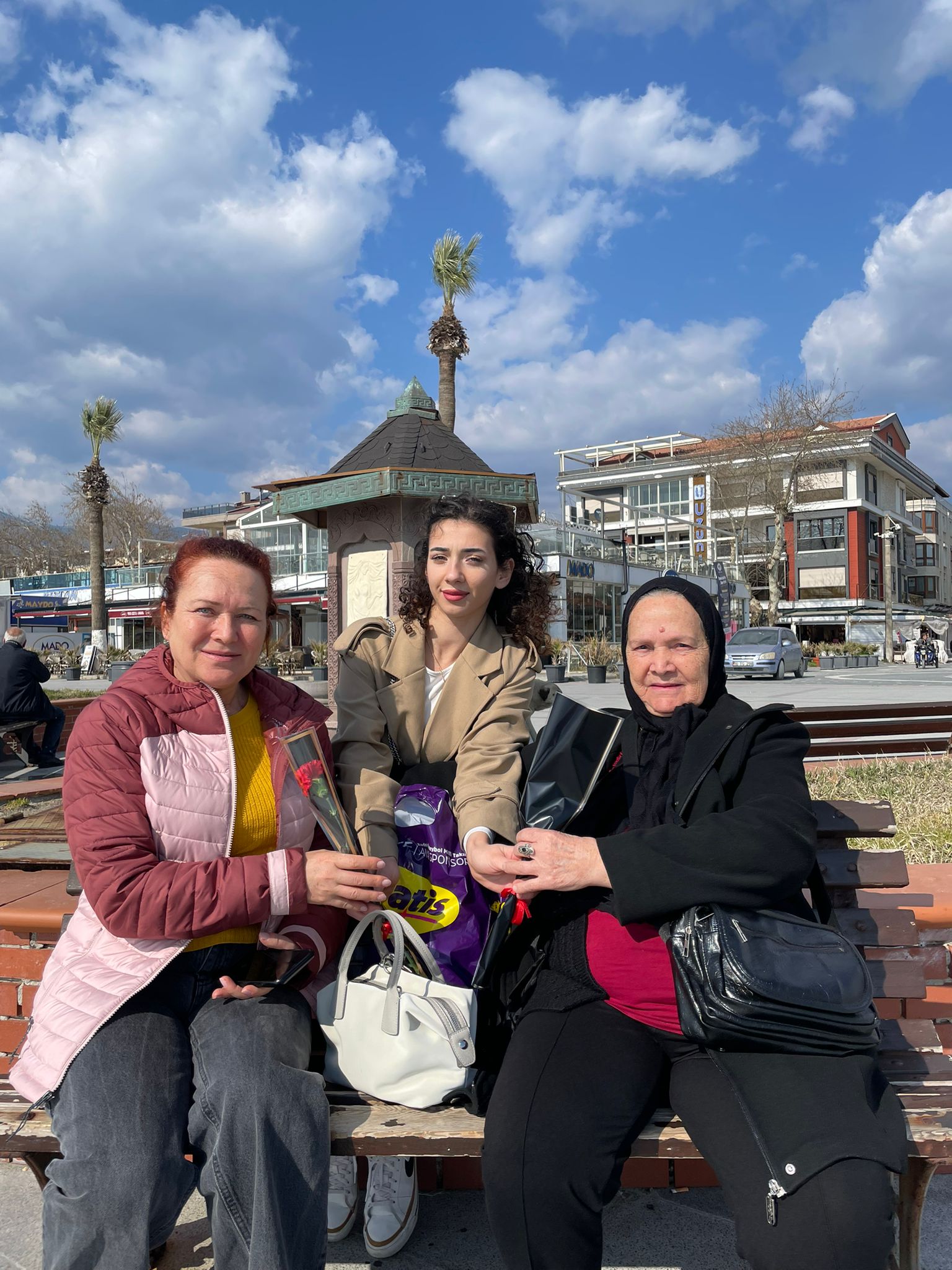 Bir Çiçek Bir Tebessüm Projesiyle Kadınlar Gününde Farkındalık Etkinliği 6