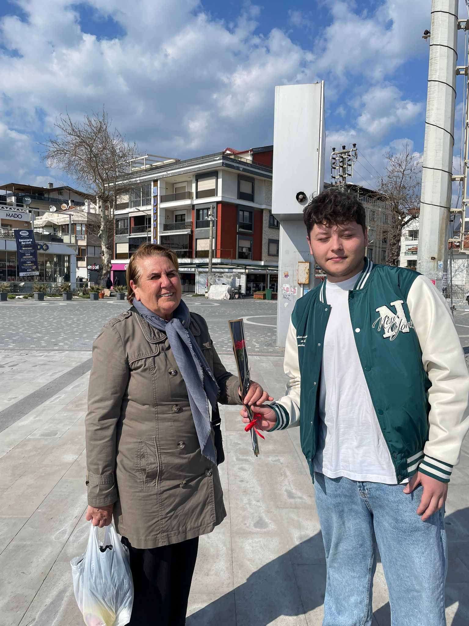 Bir Çiçek Bir Tebessüm Projesiyle Kadınlar Gününde Farkındalık Etkinliği 1