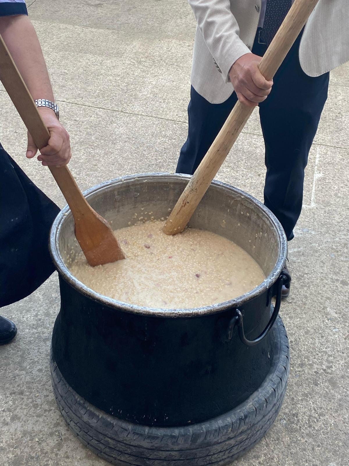 Protocol Members in Balıkesir Cooked Keşkek and Forged Iron at the Tourism Festival 9