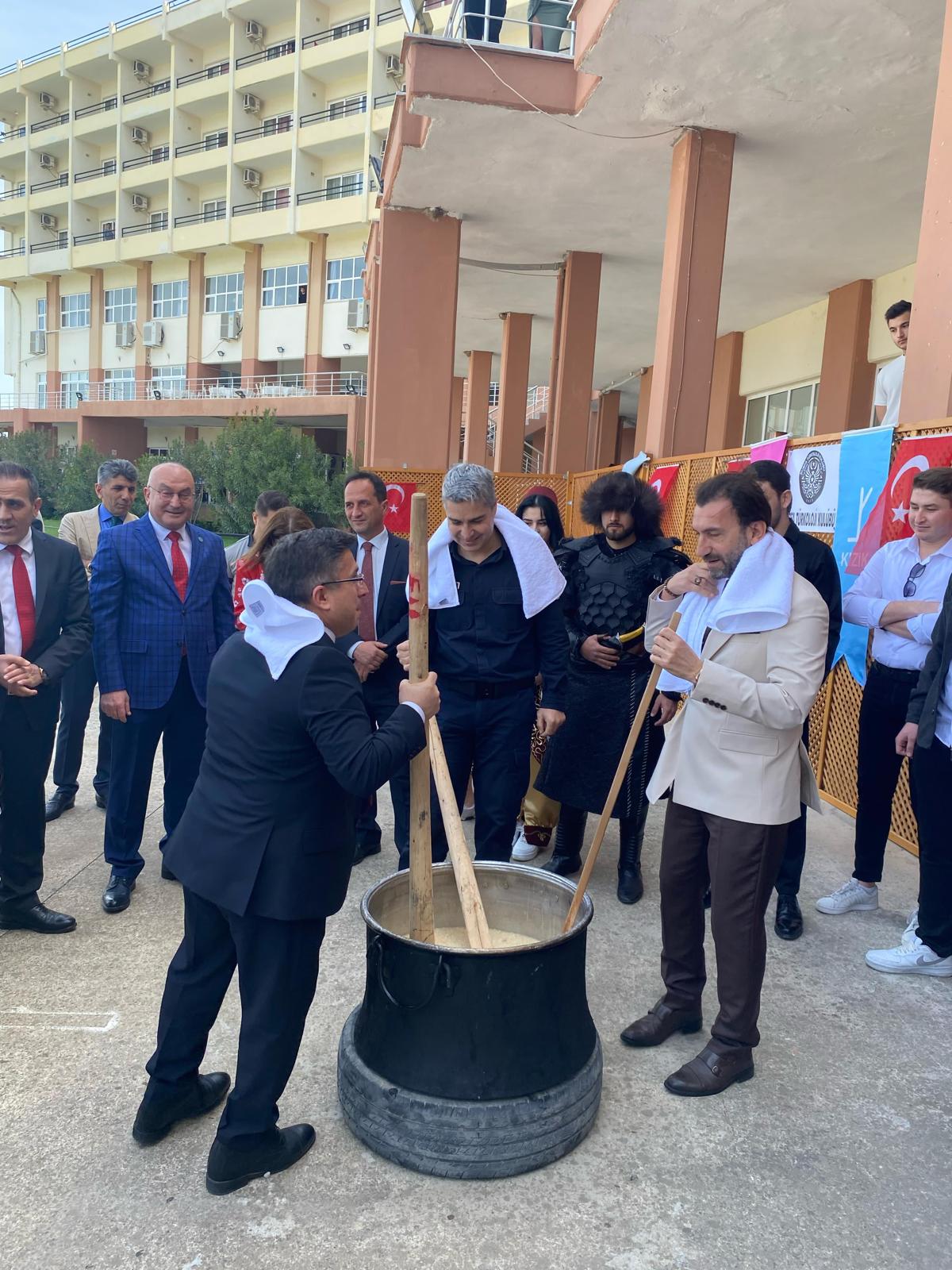 Protocol Members in Balıkesir Cooked Keşkek and Forged Iron at the Tourism Festival