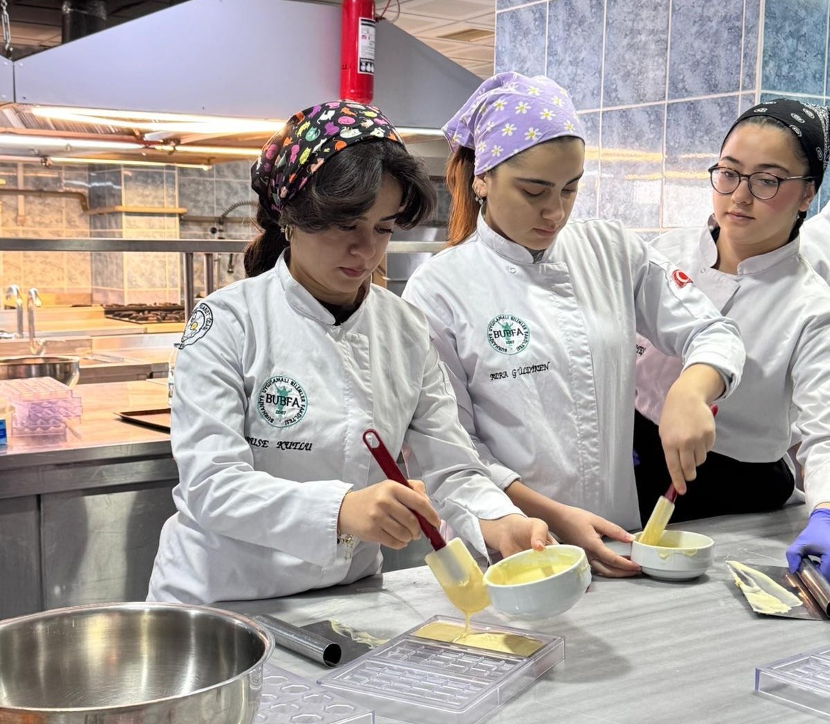 Lezzet ve Sanat Buluştu: BAÜN BUBFA Gastronomi Öğrencilerine Özel Çikolata Atölyesi  3