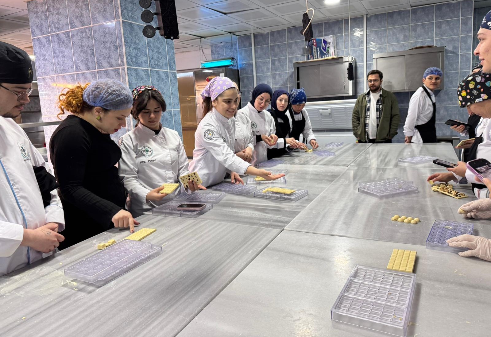 Lezzet ve Sanat Buluştu: BAÜN BUBFA Gastronomi Öğrencilerine Özel Çikolata Atölyesi  2