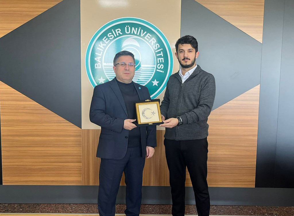 Genç Kızılay Balıkesir Yönetimi, Rektör Prof. Dr. Yücel Oğurlu’nun Konuğu Oldu 2
