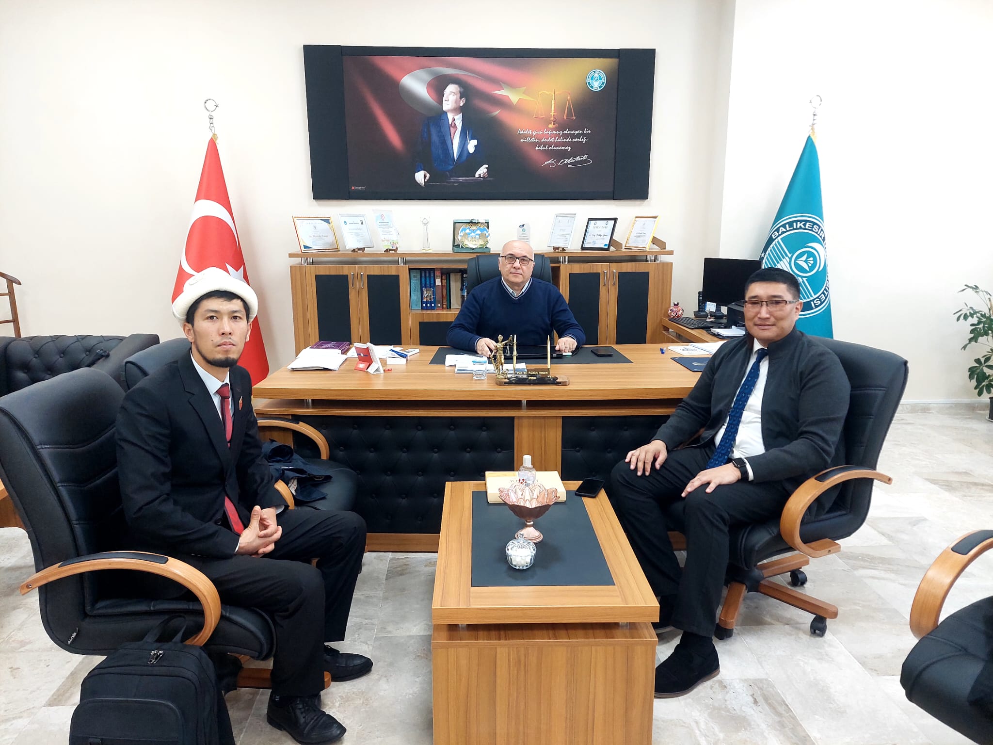 Kırgızistan OSH Devlet Üniversitesinden Dekan Prof. Dr. Mustafa YASAN'a Ziyaret