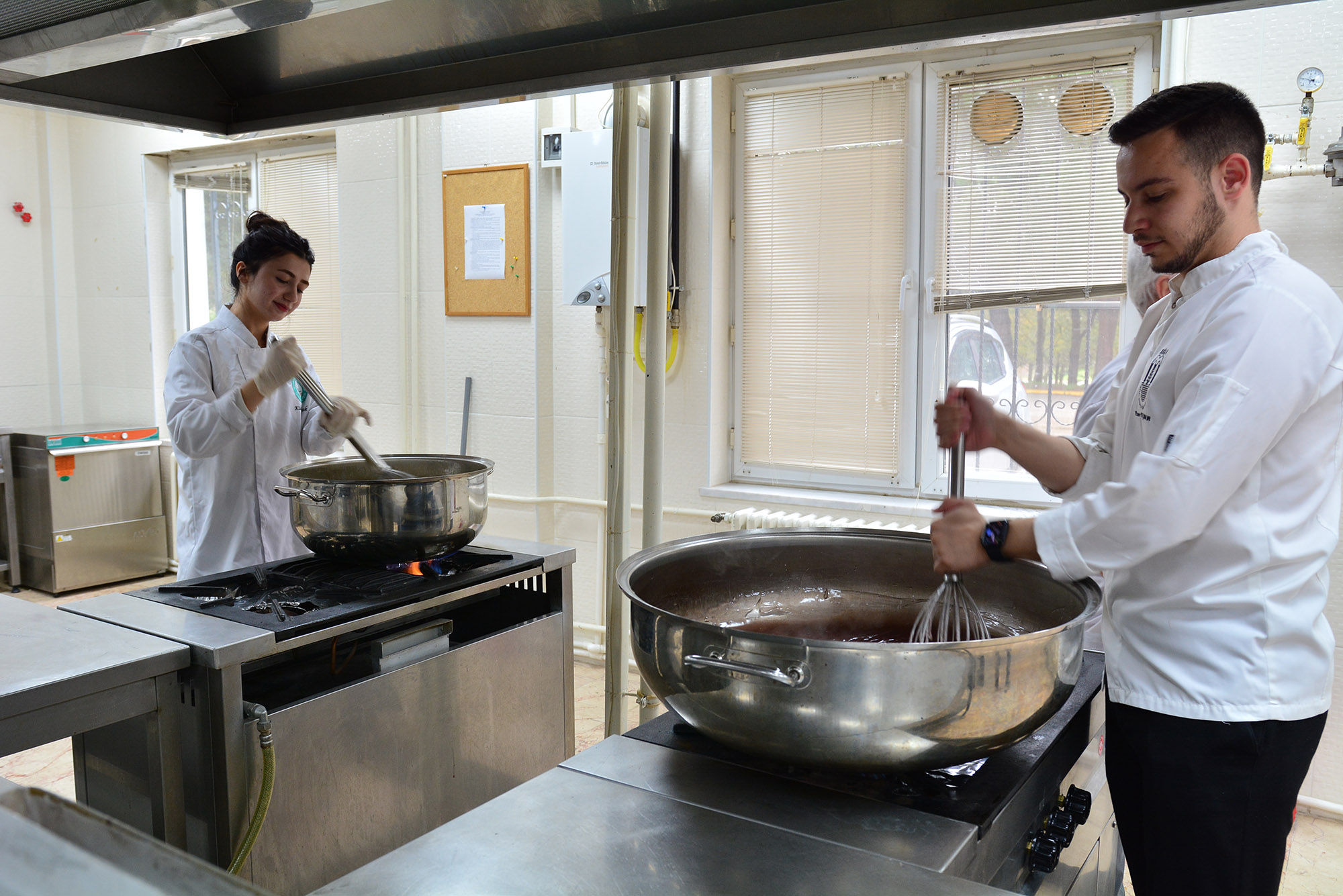 BAÜN’lü Gastronomi Öğrencilerinden Ramazan Sofralarına Tatlı Dokunuş: Öğrenci İftarlarına Özel Lokum Üretimi 4