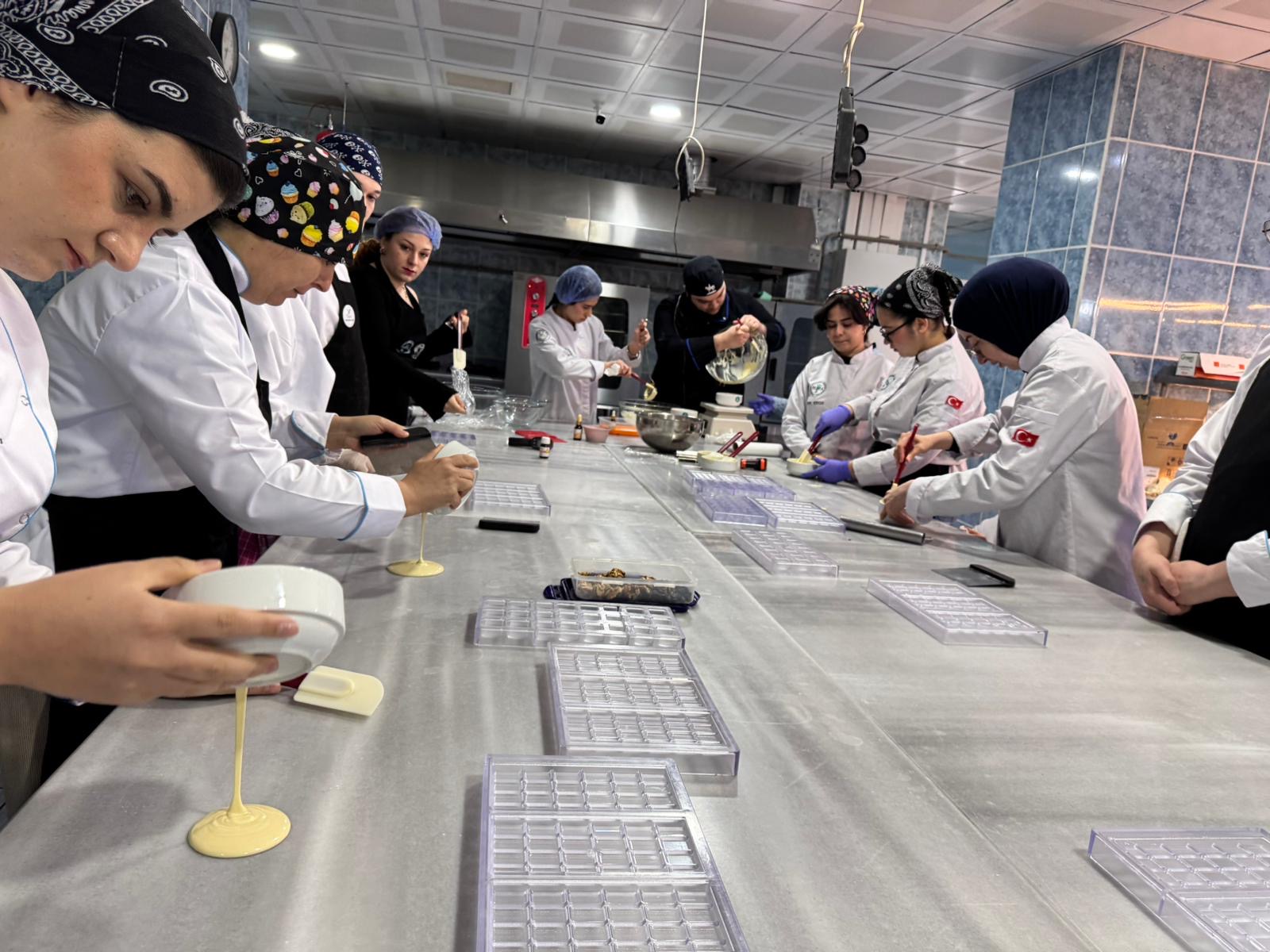 BAÜN BUBFA Gastronomi Öğrencilerine Özel Çikolata Atölyesi 8