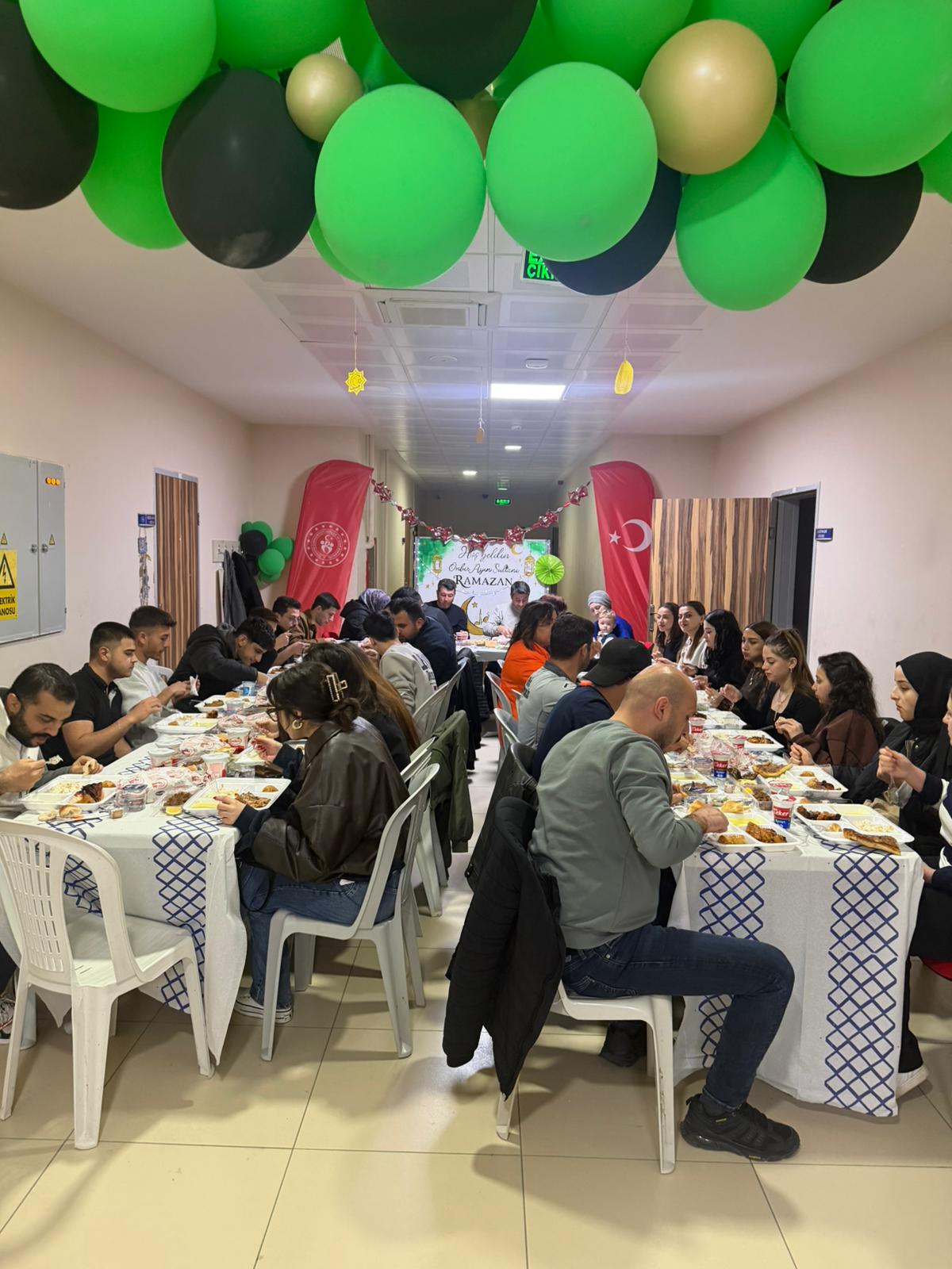 Sındırgı Gençlik ve Spor Merkezinde Öğrenciler için İftar Programı Düzenlendi