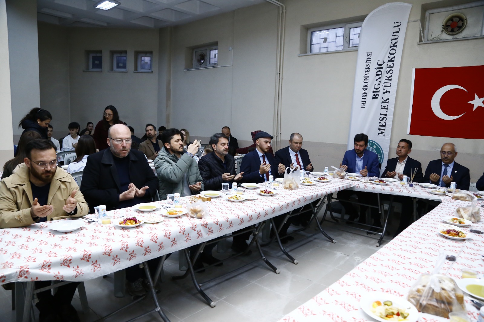 Yüksekokulumuzda Öğrencilerimiz İçin İftar Programı Düzenlendi.