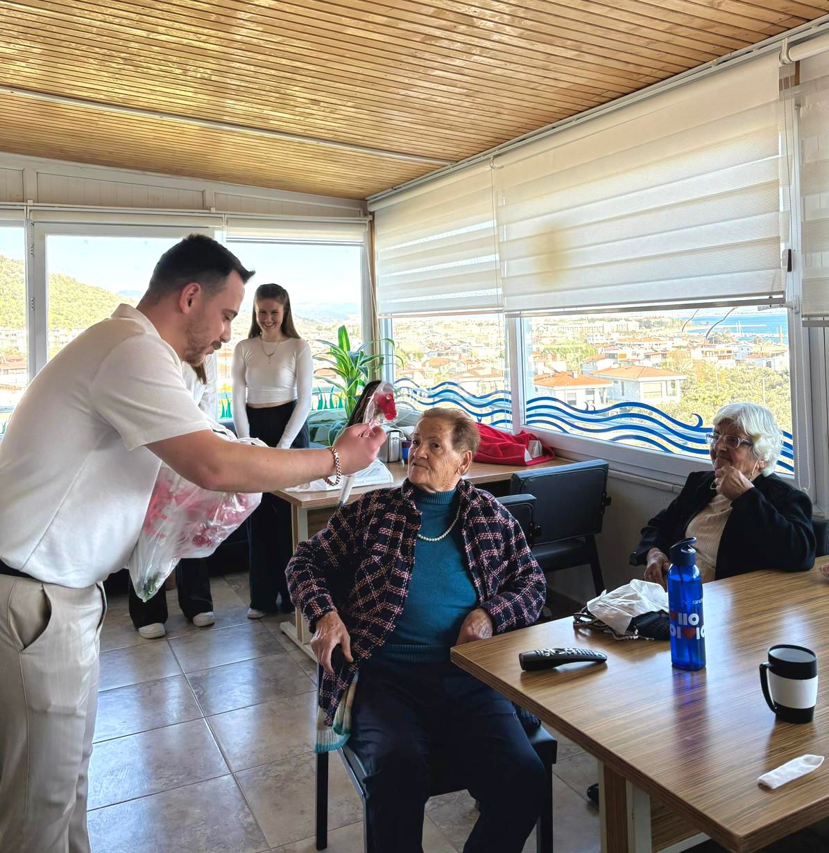 Yüksekokulumuz Öğrencilerinden Huzurevi Sakinlerine Moral Ziyareti 2