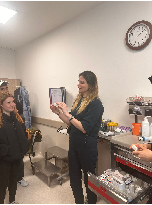 İvrindi Sağlık Hizmetleri Meslek Yüksekokulu İlk ve Acil Yardım Programı 1. sınıf öğrencileri Resüsitasyon dersi kapsamında İvrindi Devlet Hastanesi’ne ziyaret gerçekleştirdi. 6