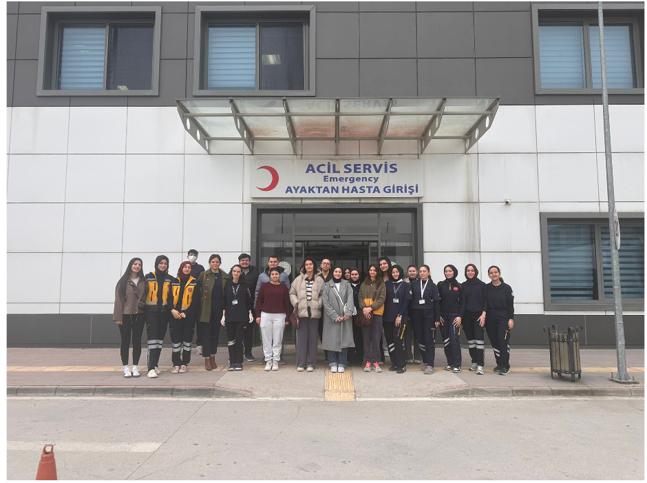 İvrindi Sağlık Hizmetleri Meslek Yüksekokulu İlk ve Acil Yardım Programı 1. sınıf öğrencileri Resüsitasyon dersi kapsamında İvrindi Devlet Hastanesi’ne ziyaret gerçekleştirdi.