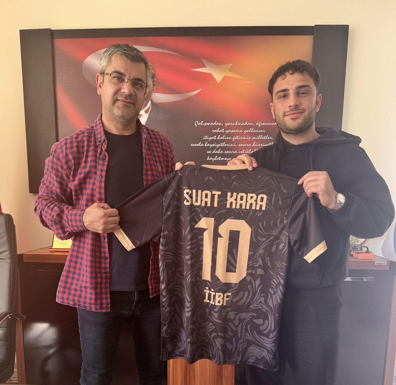 Dekanımız Prof. Dr. Suat Kara Fakülte Futbol Takımıyla Bir Araya Geldi