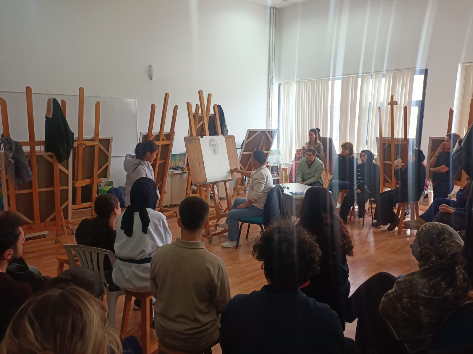 Orhun Değişim Programıyla Gelen Umid Teshaboev, Bölümümüzde Yağlı Boya ve Çizim Çalıştayları Gerçekleştirdi. 5