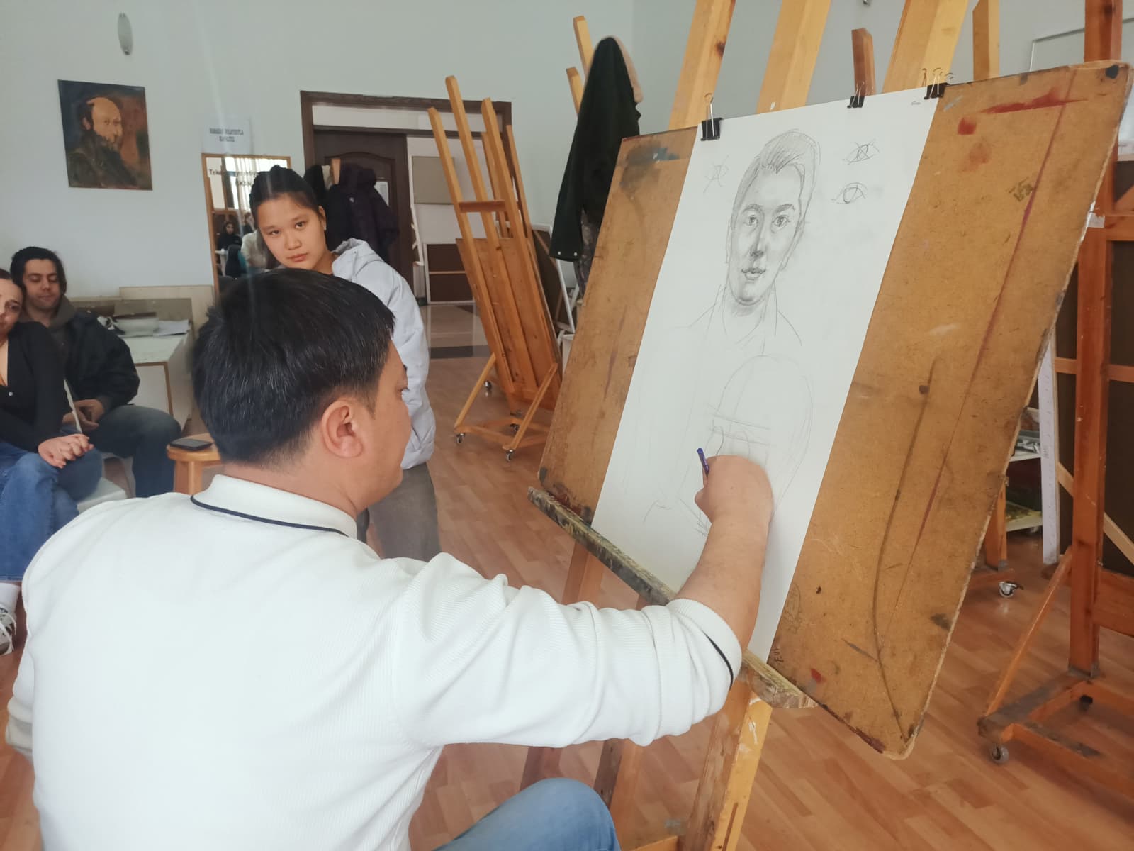 Orhun Değişim Programıyla Gelen Umid Teshaboev, Bölümümüzde Yağlı Boya ve Çizim Çalıştayları Gerçekleştirdi.