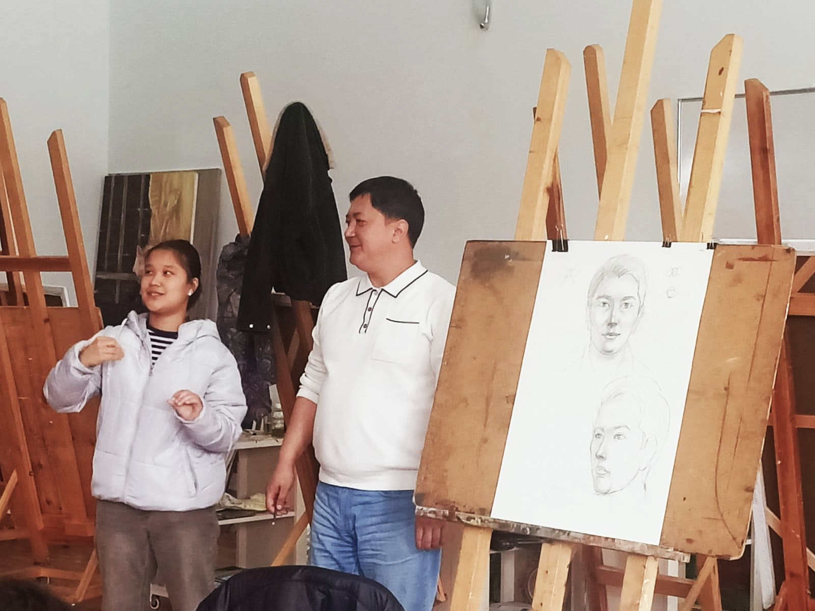 Orhun Değişim Programıyla Gelen Umid Teshaboev, Bölümümüzde Yağlı Boya ve Çizim Çalıştayları Gerçekleştirdi. 2