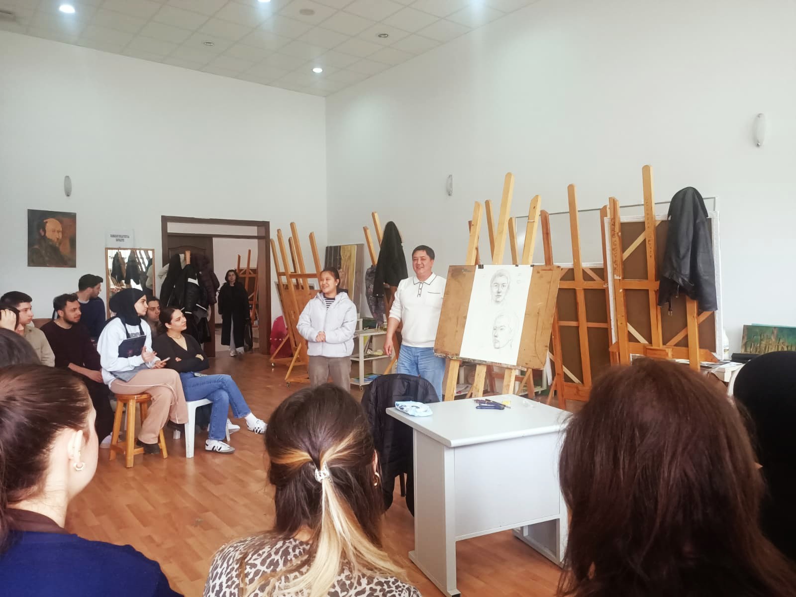Orhun Değişim Programıyla Gelen Umid Teshaboev, Bölümümüzde Yağlı Boya ve Çizim Çalıştayları Gerçekleştirdi. 3
