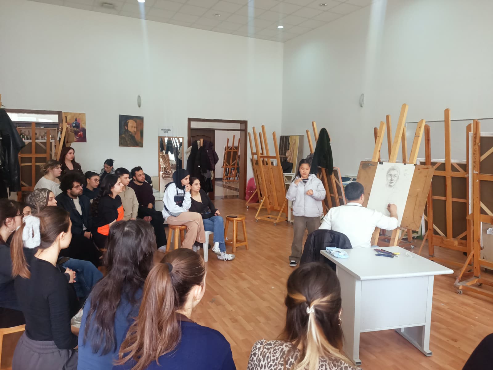 Orhun Değişim Programıyla Gelen Umid Teshaboev, Bölümümüzde Yağlı Boya ve Çizim Çalıştayları Gerçekleştirdi. 4