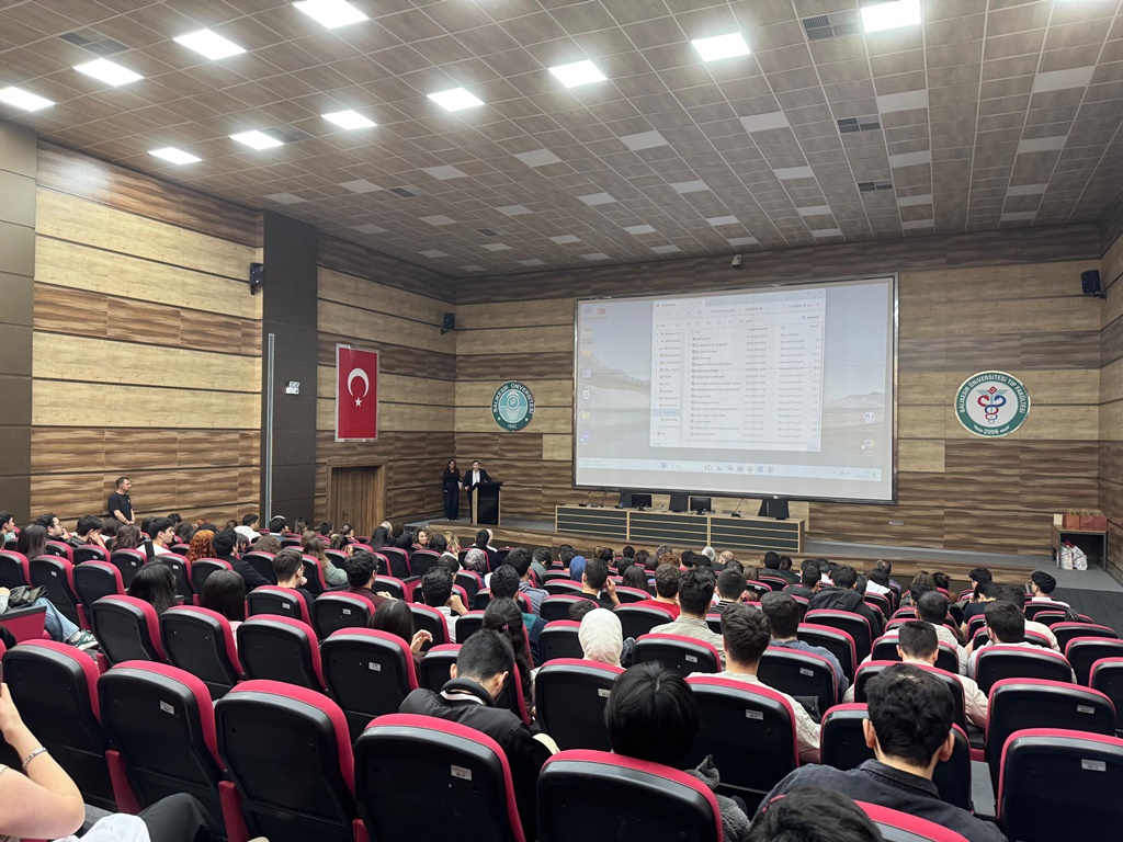 Fakültemiz Dönem-1 Öğrencilerinden Topluma Dokunan Sosyal Sorumluluk Projelerinin Final Sunumları Gerçekleştirildi 1
