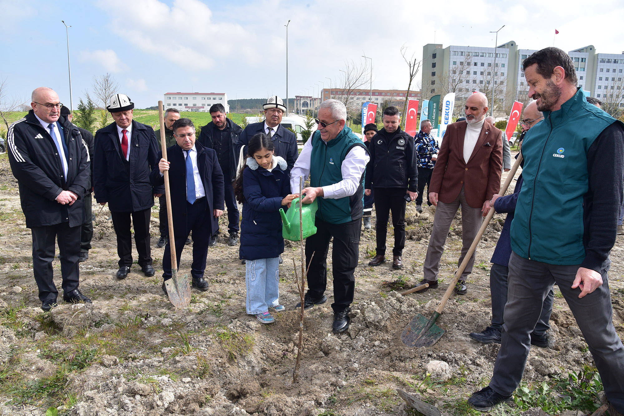 TUSAŞ Şehidi Ekici Anısına, BAÜN’de 1000 Meyve Fidanı Toprakla Buluşturuldu 7