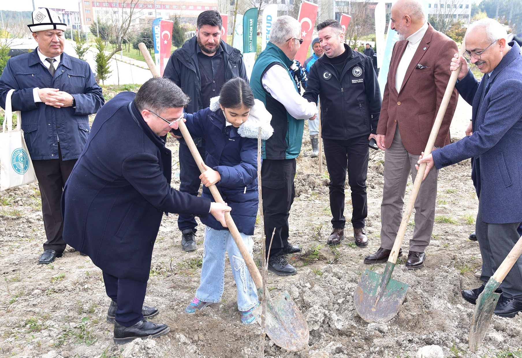 TUSAŞ Şehidi Ekici Anısına, BAÜN’de 1000 Meyve Fidanı Toprakla Buluşturuldu 6
