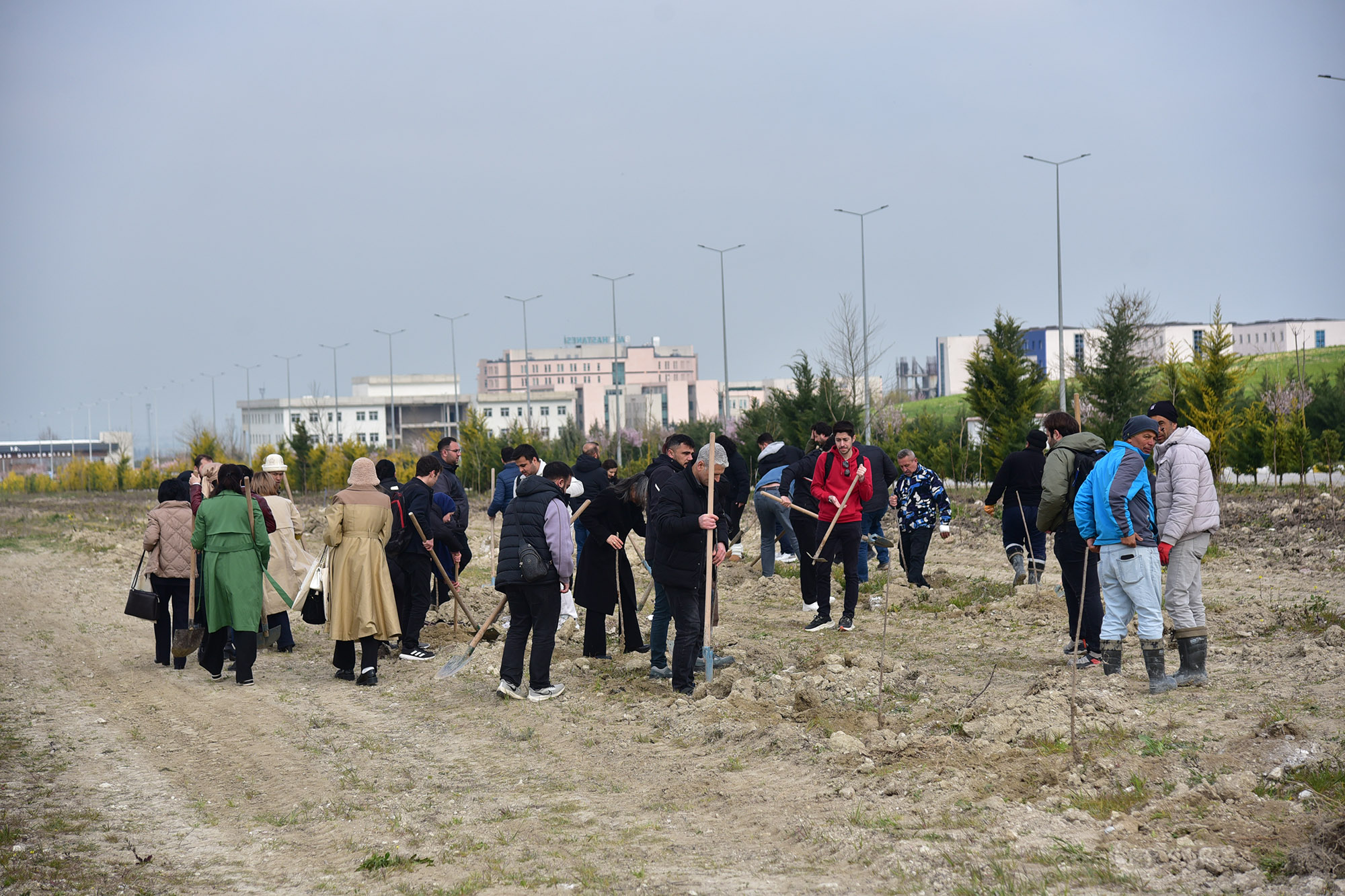 TUSAŞ Şehidi Ekici Anısına, BAÜN’de 1000 Meyve Fidanı Toprakla Buluşturuldu 9