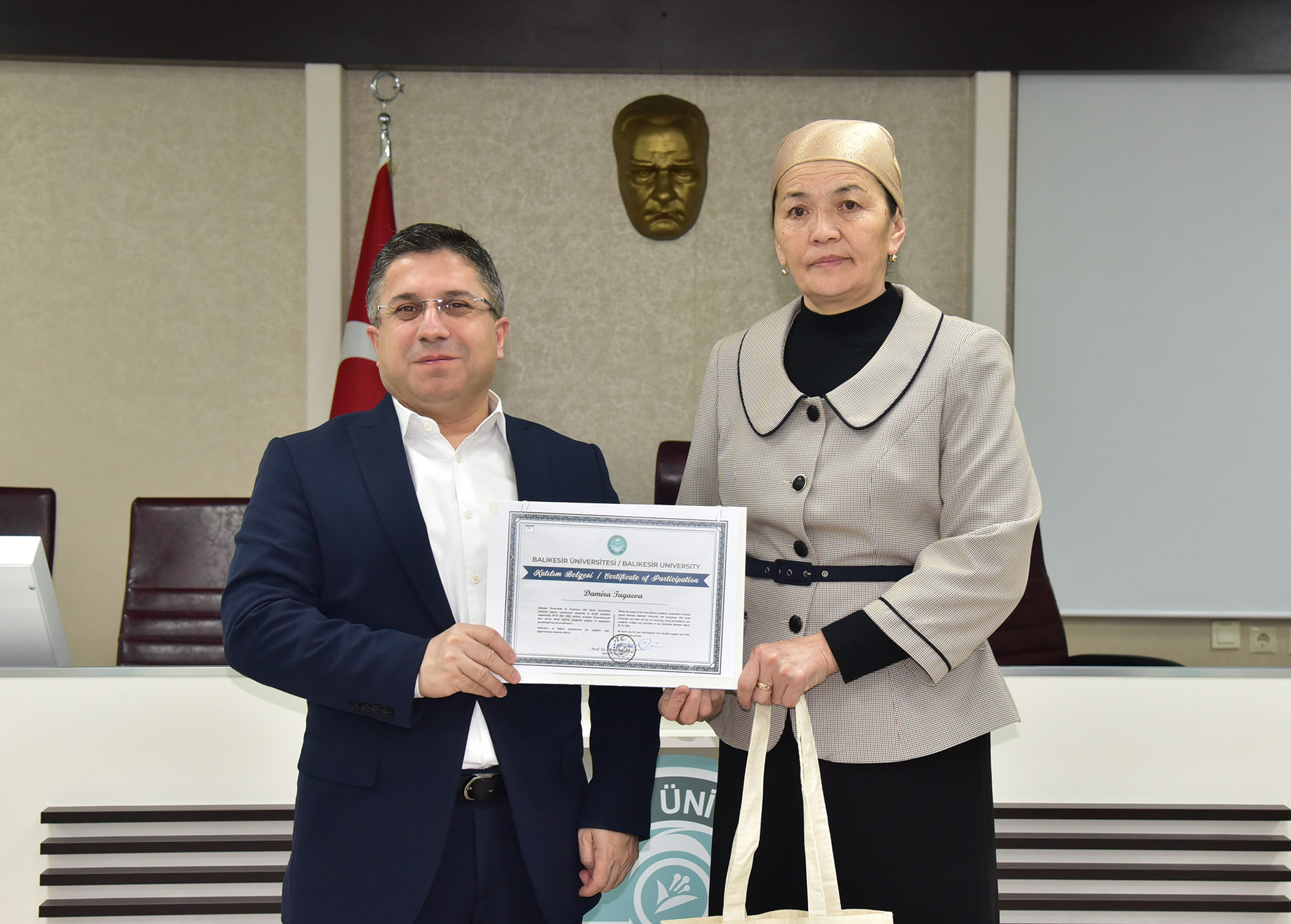 BAÜN'de Türk Dünyası Akademik İş Birliği Kapsamında Kırgız Akademisyenlere Sertifika Töreni 5