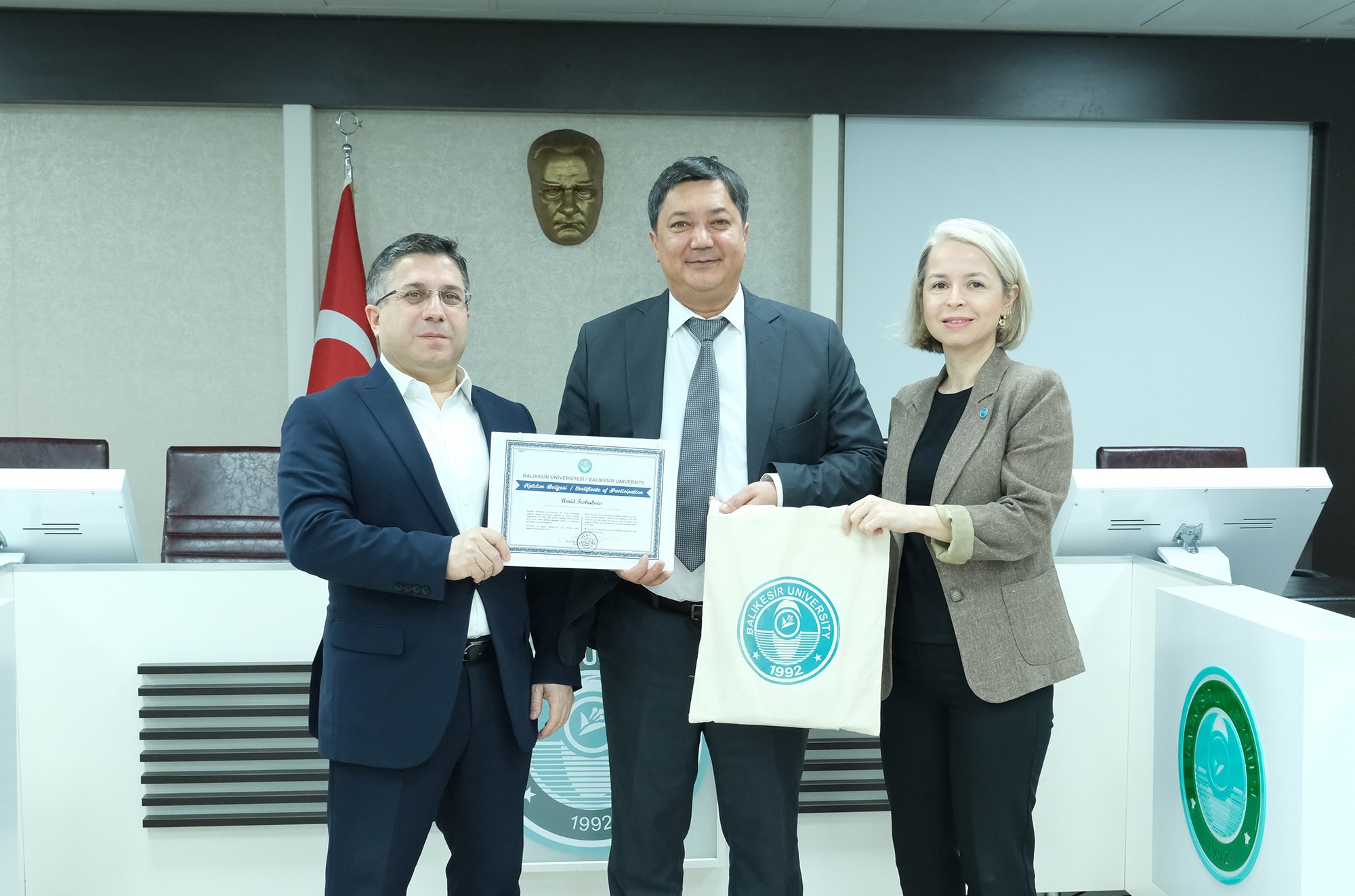 BAÜN'de Türk Dünyası Akademik İş Birliği Kapsamında Kırgız Akademisyenlere Sertifika Töreni 7