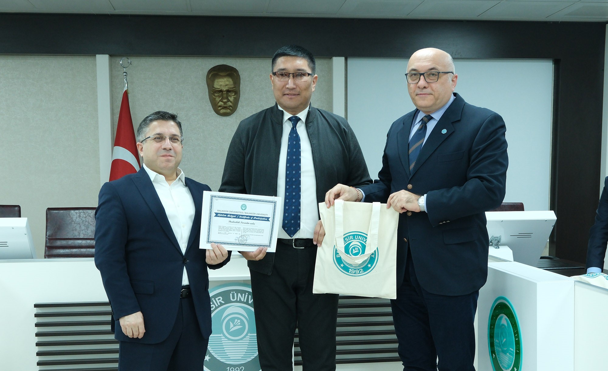 BAÜN'de Türk Dünyası Akademik İş Birliği Kapsamında Kırgız Akademisyenlere Sertifika Töreni 9