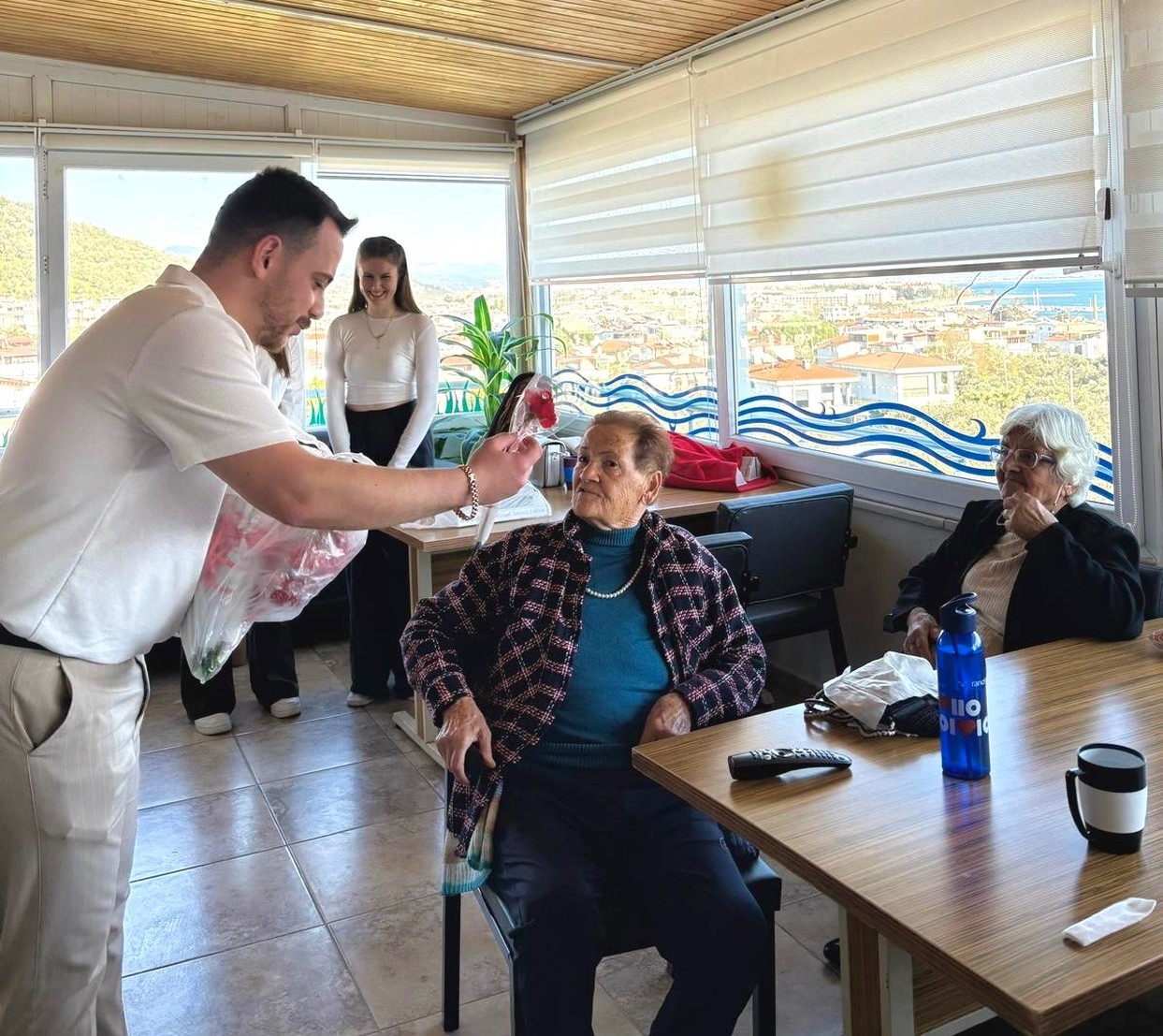 BAÜN Altınoluk MYO Öğrencilerinden Huzurevi Sakinlerine Anlamlı Ziyaret 2