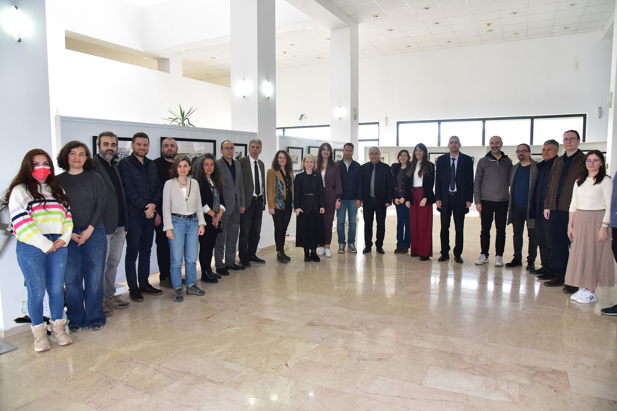 Balıkesir Üniversitesinde Sanat Dolu Buluşma: “Yeryüzü Günlüğü” Sergisi Açıldı 9