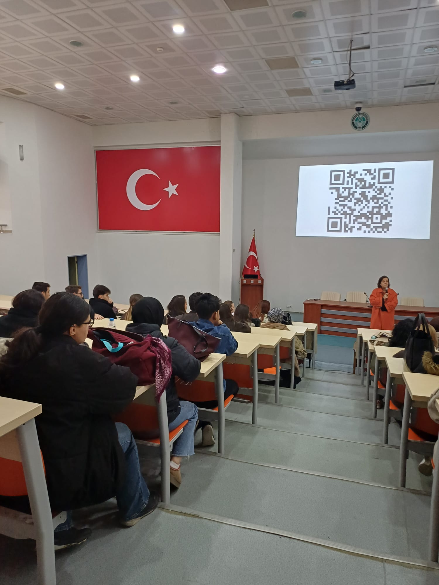 KARBON AYAK İZİ, SIFIR ATIK VE YEŞİL KAMPÜS: ÜNİVERSİTELERDE SÜRDÜRÜLEBİLİR GELECEK 3