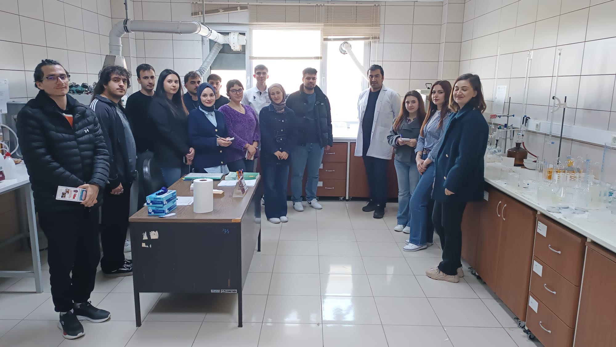 Öğrencilerin laboratuvar ziyareti
