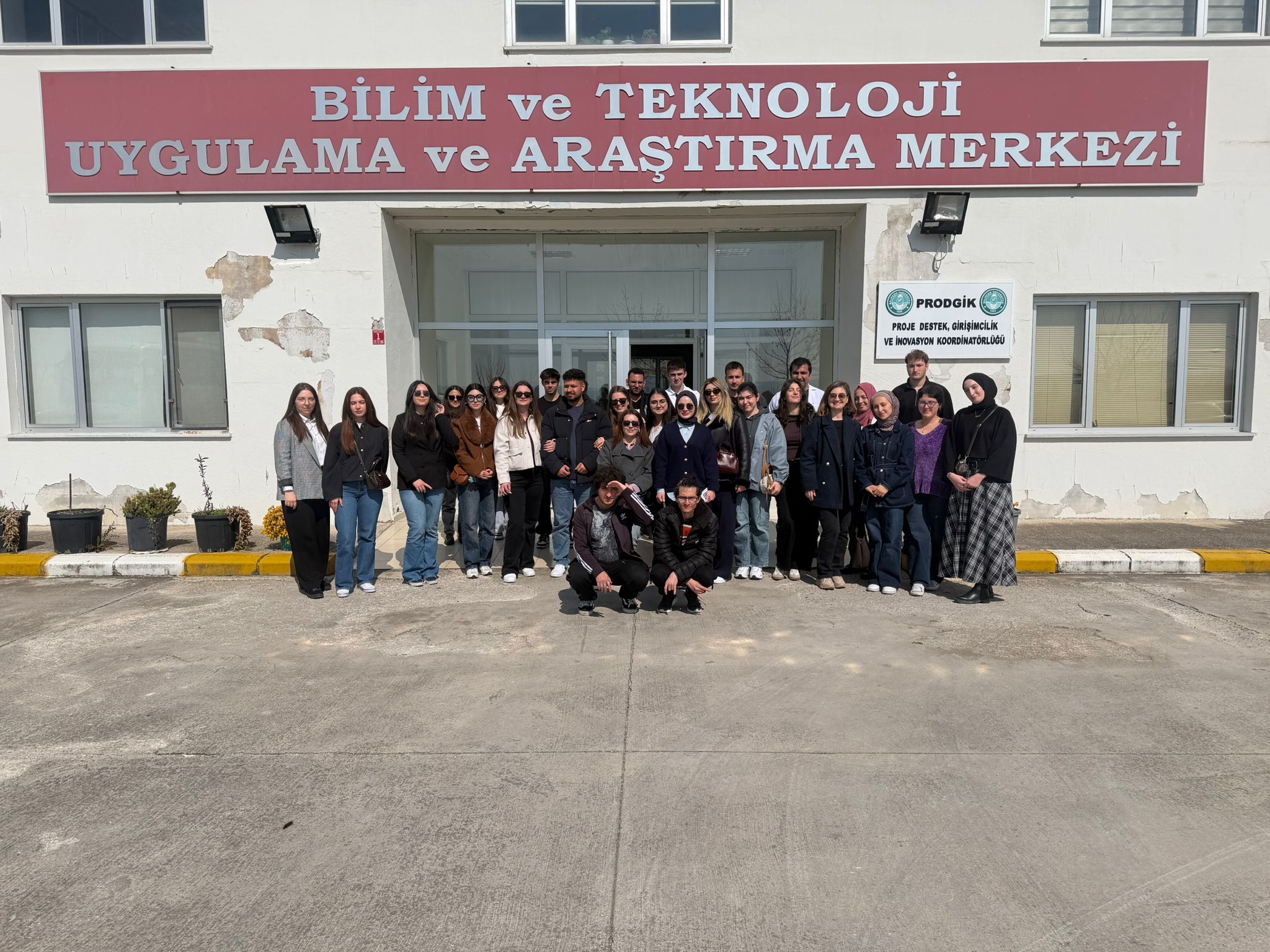 Teknik ziyaret sırasında öğrenciler