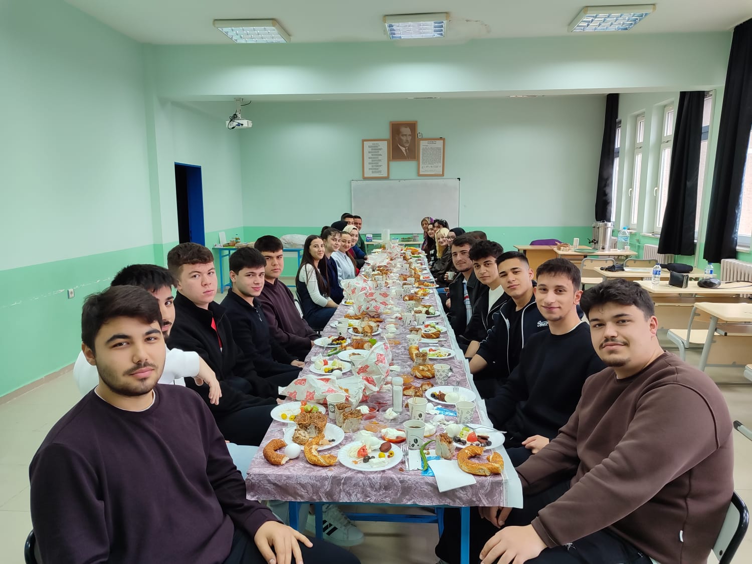 Ara Sınavlar Öncesi Ormancılık Öğrencilerinden Motivasyon Dolu Kahvaltı Etkinliği