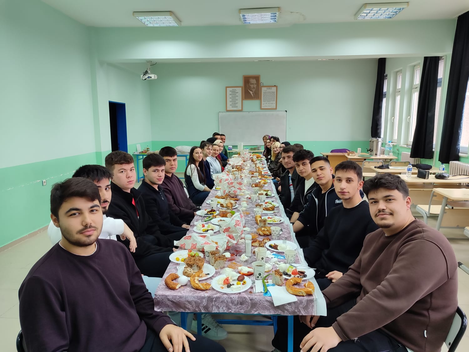 Ara Sınavlar Öncesi Ormancılık Öğrencilerinden Motivasyon Dolu Kahvaltı Etkinliği