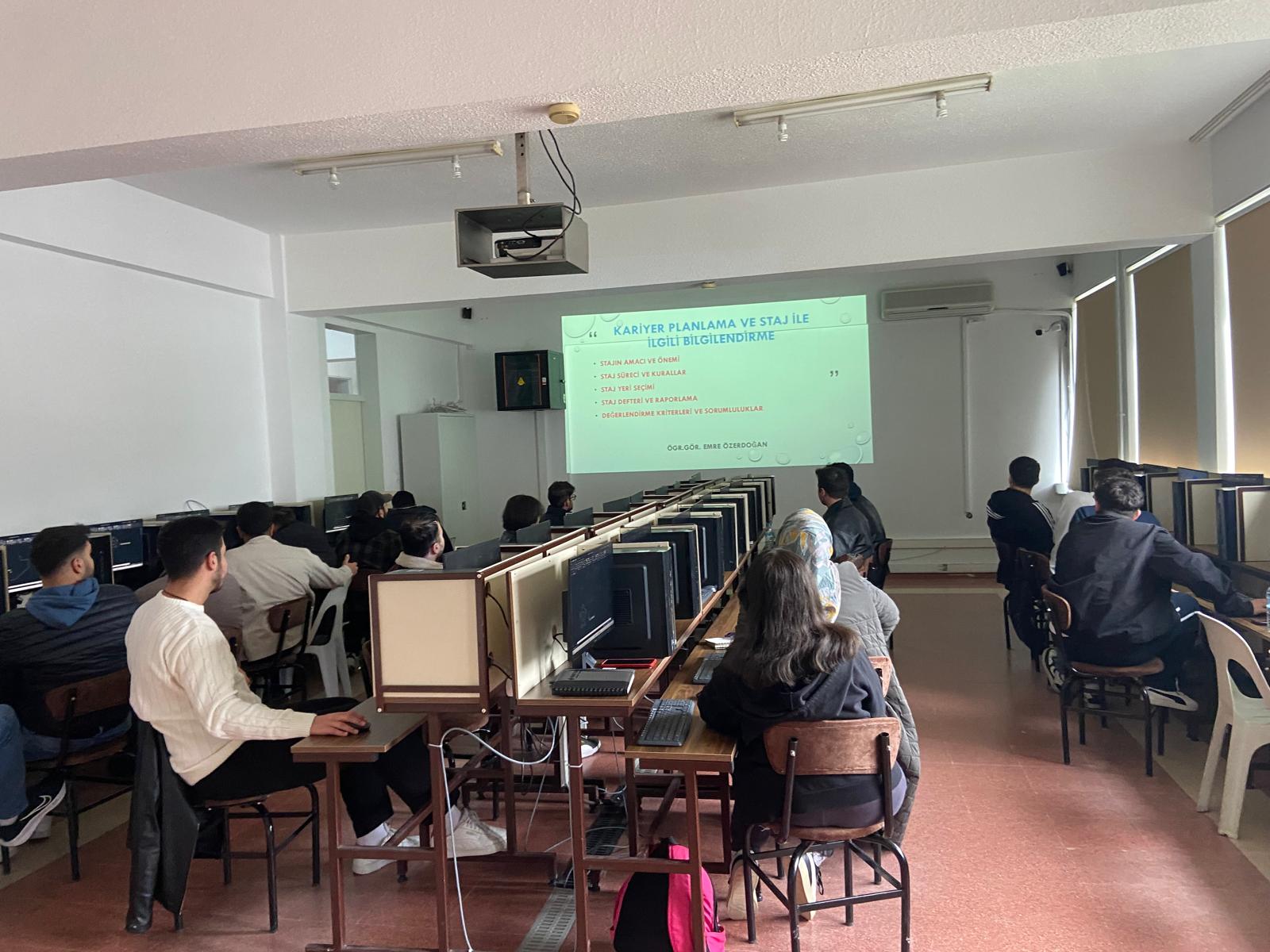 The 2025-2026 Academic Year First-Year Academic Advisor-Student Meeting for the Construction Technology Program Has Been Held
