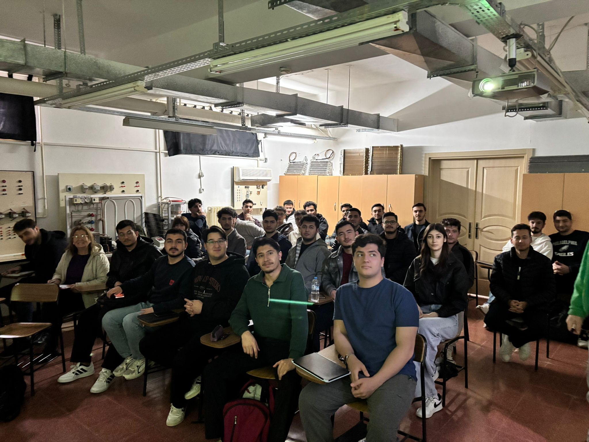 The Academic Counseling Meeting for the Electricity Program was held with first-year students on March 30, 2026