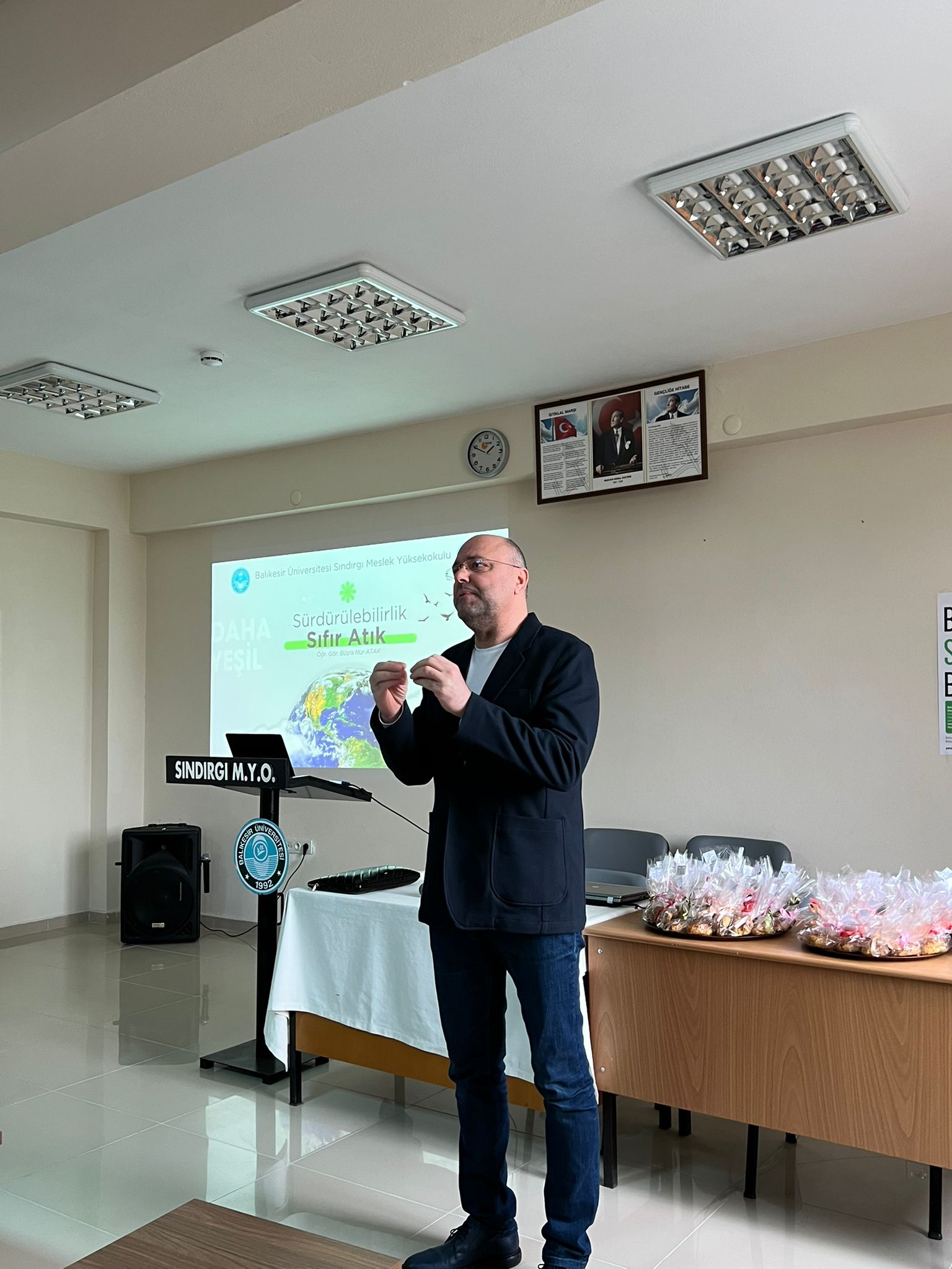 Meslek Yüksekokulumuzda "Atık Yönetimi ve Sürdürülebilir Çözümler" Semineri Düzenlendi 2