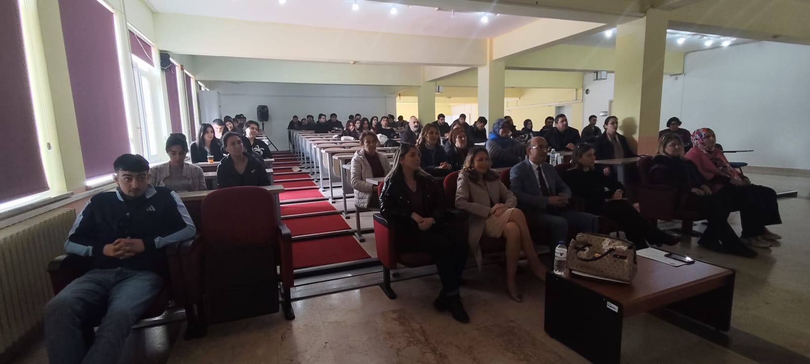Edremit Meslek Yüksekokulunda Girişimcilik Semineri Safranla Başarı Hikayesi Paylaşıldı 3