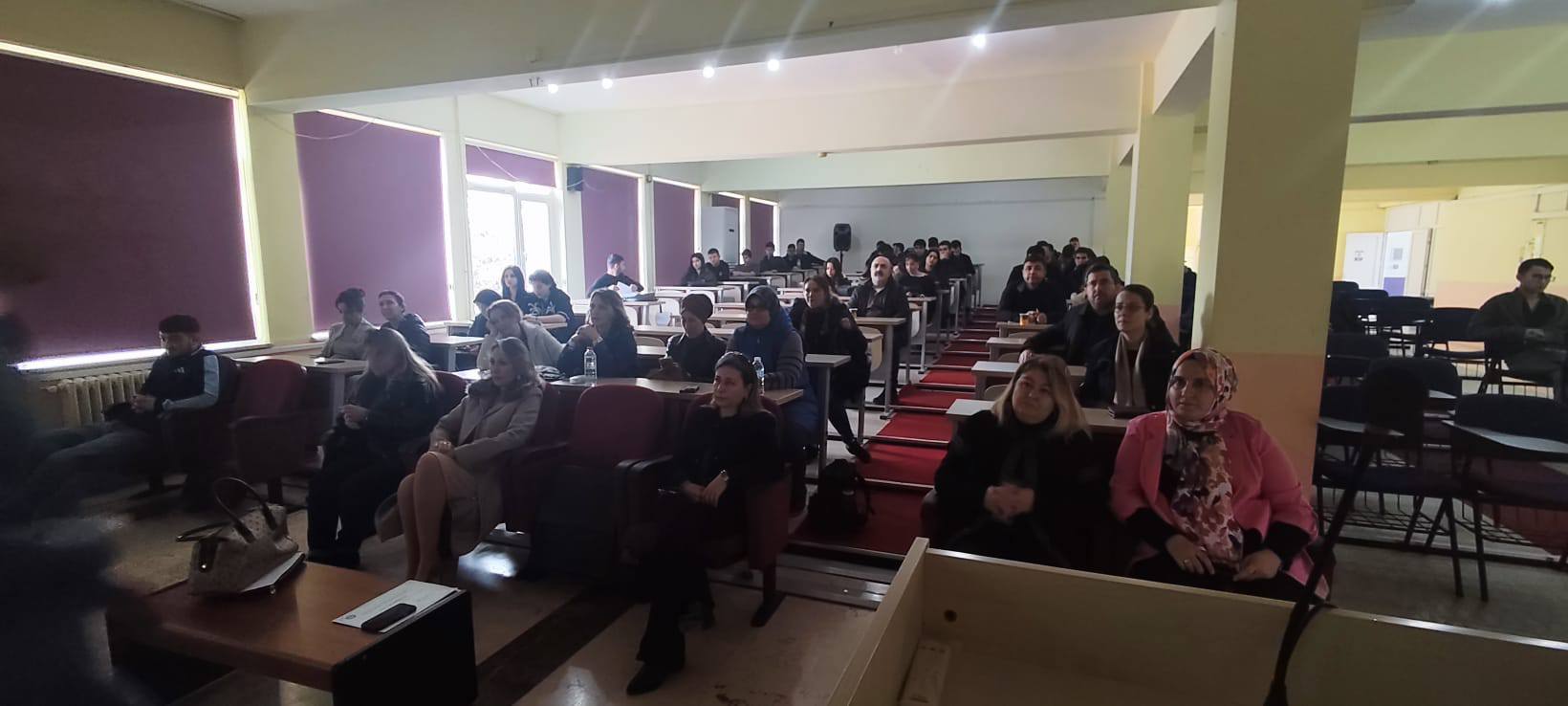 Edremit Meslek Yüksekokulunda Girişimcilik Semineri Safranla Başarı Hikayesi Paylaşıldı 4